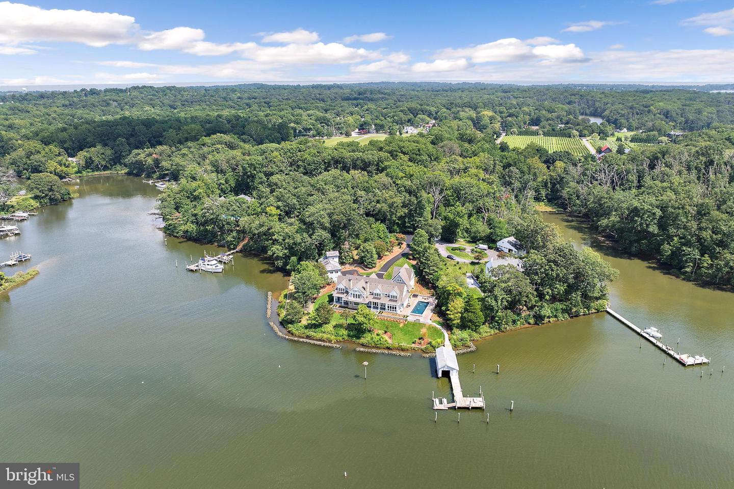 Annapolis, Maryland, 21403, United States, 4 Bedrooms Bedrooms, ,6 BathroomsBathrooms,Residential,For Sale,1940452