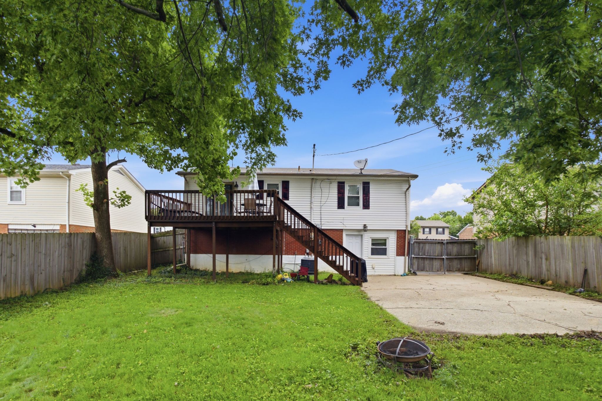  3633 Sundart Drive - 物件實景