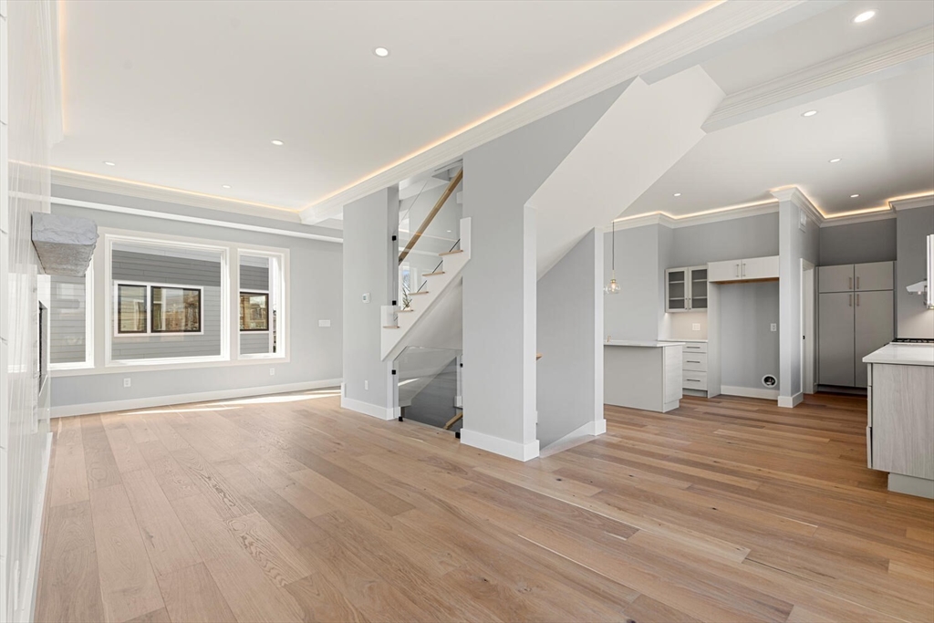 Waltham, Massachusetts, 02453, United States, 4 Bedrooms Bedrooms, ,4 BathroomsBathrooms,Residential,For Sale,1997140