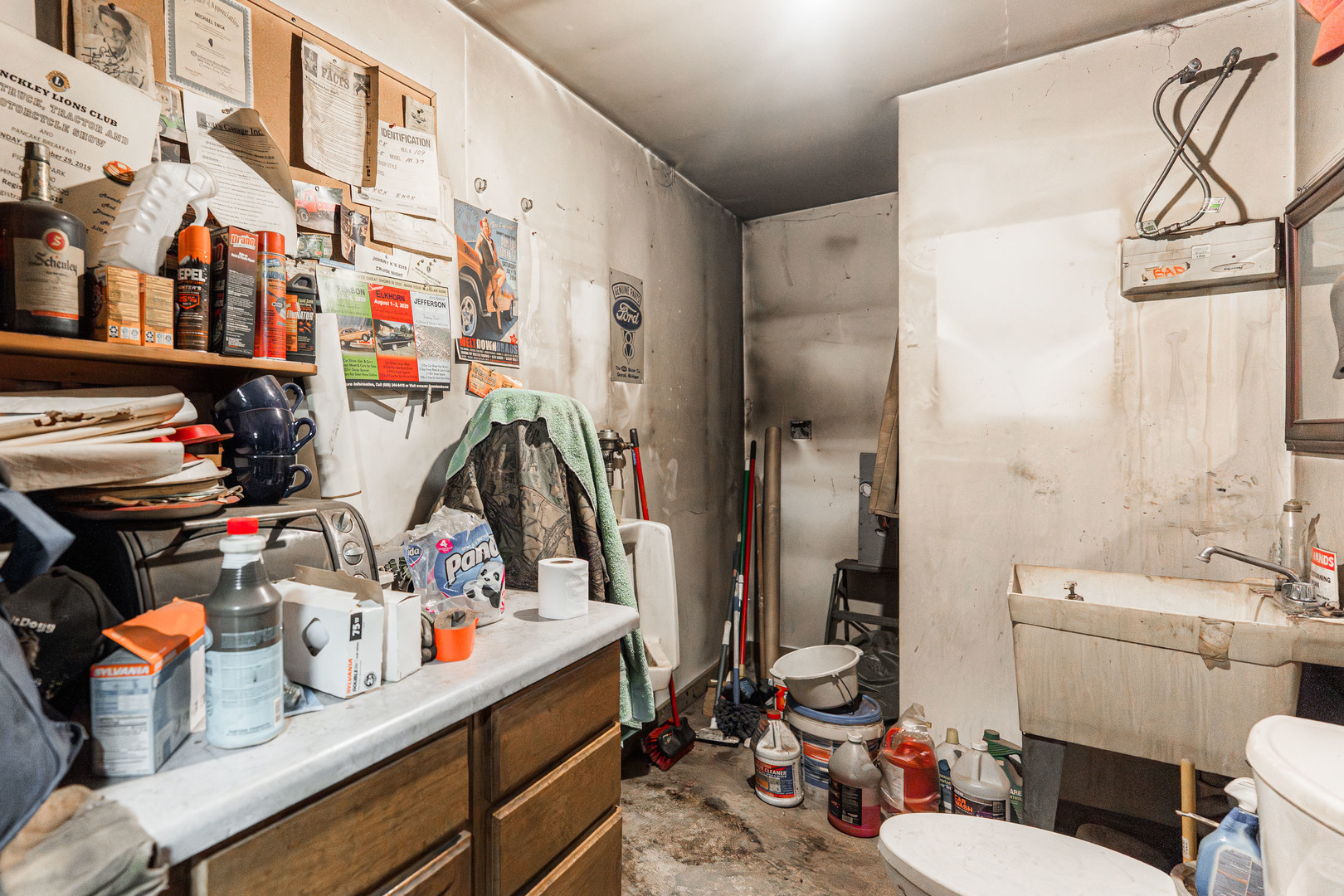Hinckley, Illinois, 60520, United States, 3 Bedrooms Bedrooms, ,2 BathroomsBathrooms,Residential,For Sale,1921683