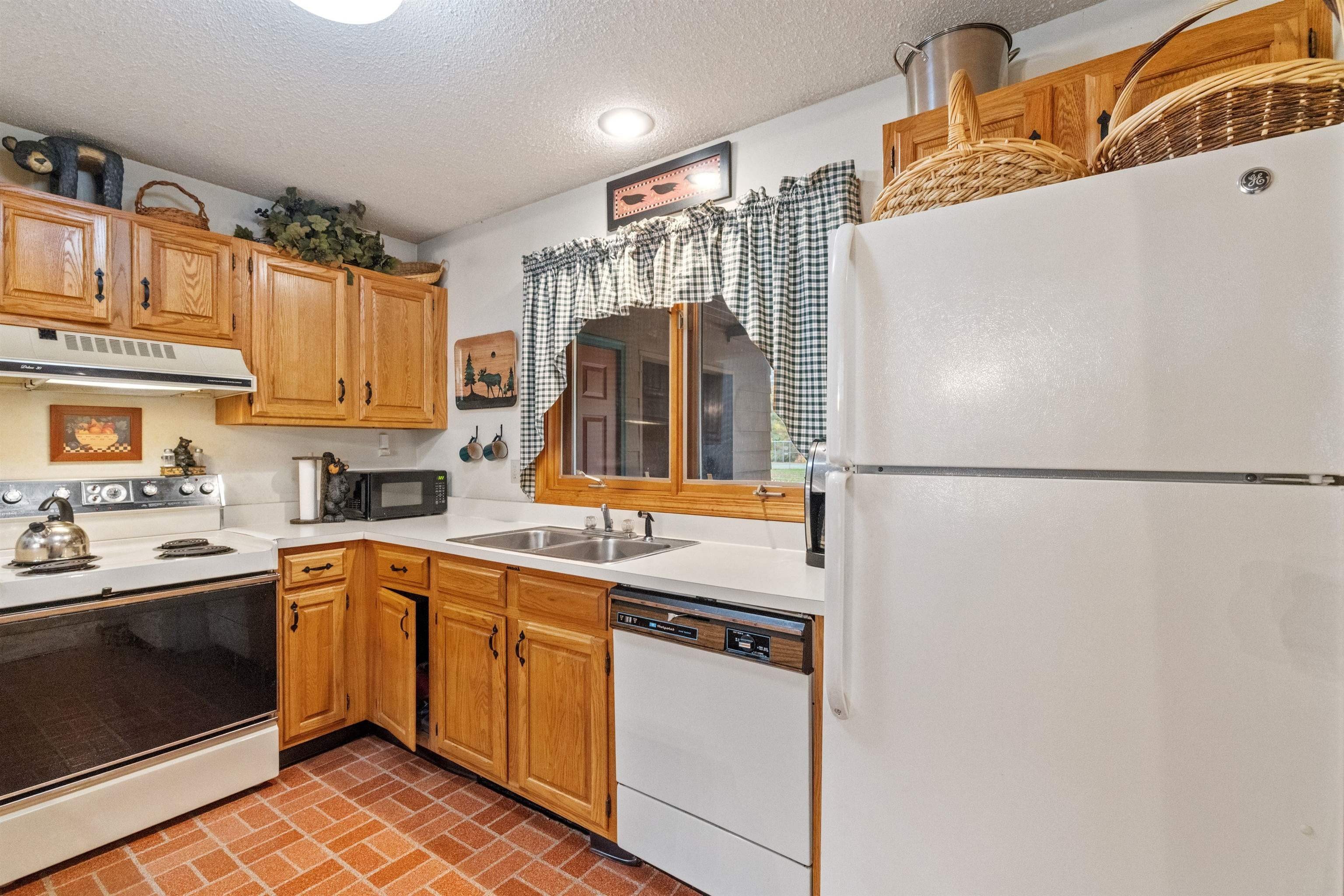 Woodstock, New Hampshire, 03262, United States, 2 Bedrooms Bedrooms, ,3 BathroomsBathrooms,Residential,For Sale,1977442