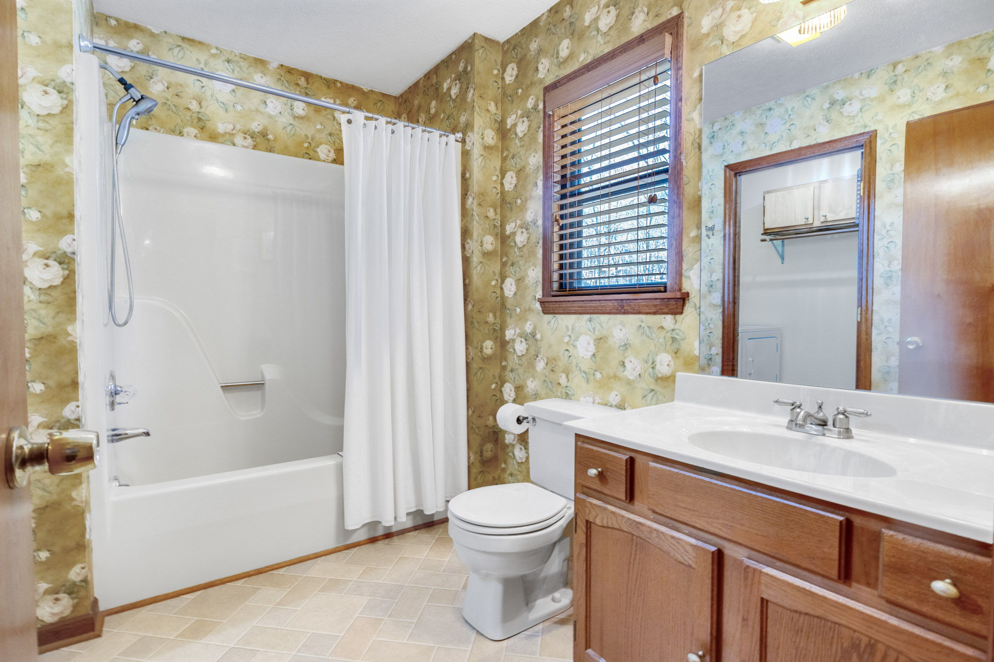 Sevierville, Tennessee, 37862, United States, 2 Bedrooms Bedrooms, ,3 BathroomsBathrooms,Residential,For Sale,1977968