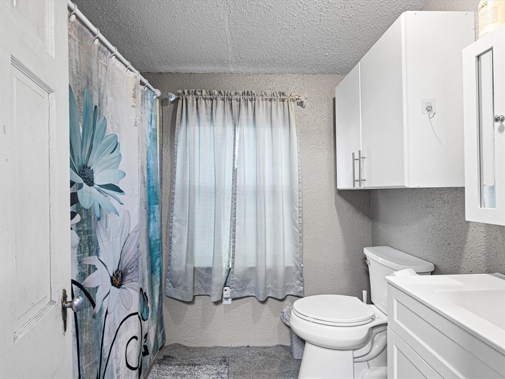 Ennis, Texas, 75119, United States, 3 Bedrooms Bedrooms, ,3 BathroomsBathrooms,Residential,For Sale,1928326