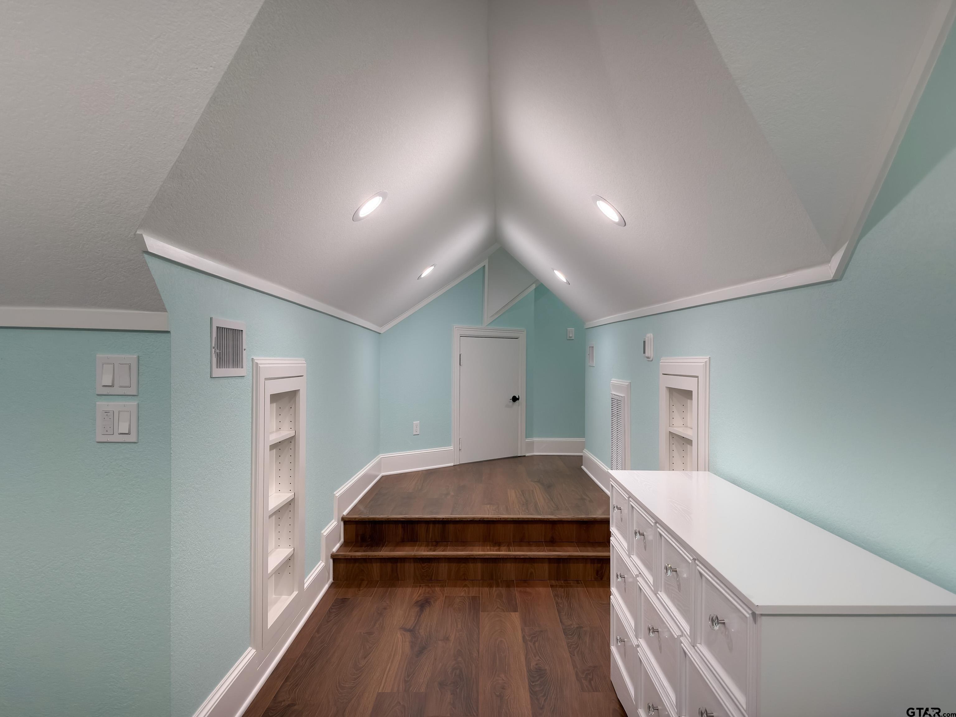 Tyler, Texas, 75703, United States, 4 Bedrooms Bedrooms, ,4 BathroomsBathrooms,Residential,For Sale,1970212