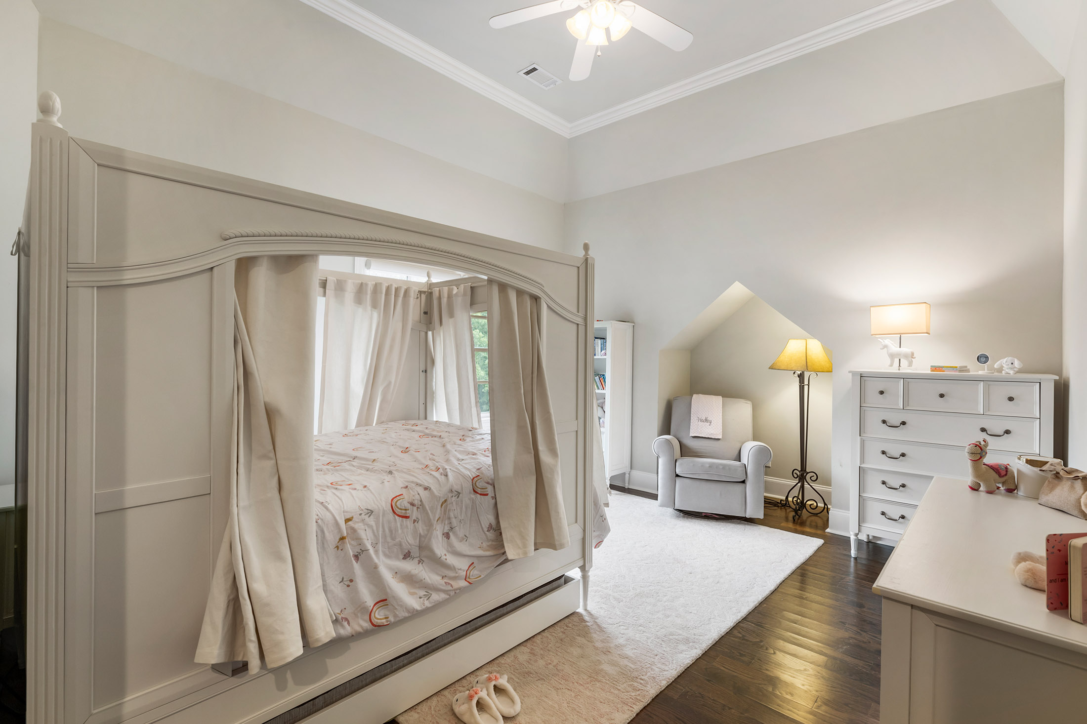  An Reminiscent of Old-World Charm Meets Modern Luxury on This Milton Estate - 物件實景