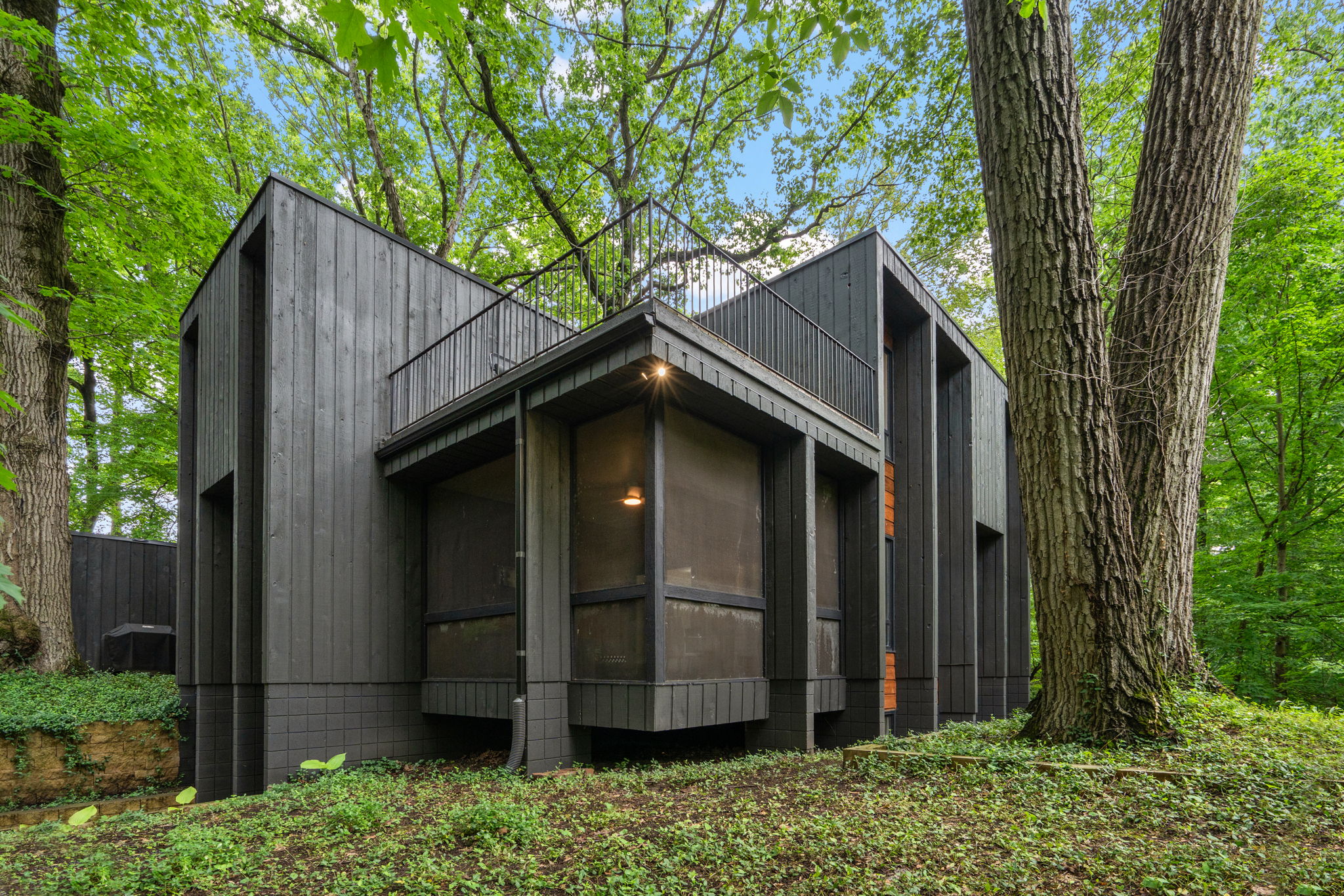  Modern Contemporary Home Nestled on a 1.3 Acre Wooded Lot - 物件實景