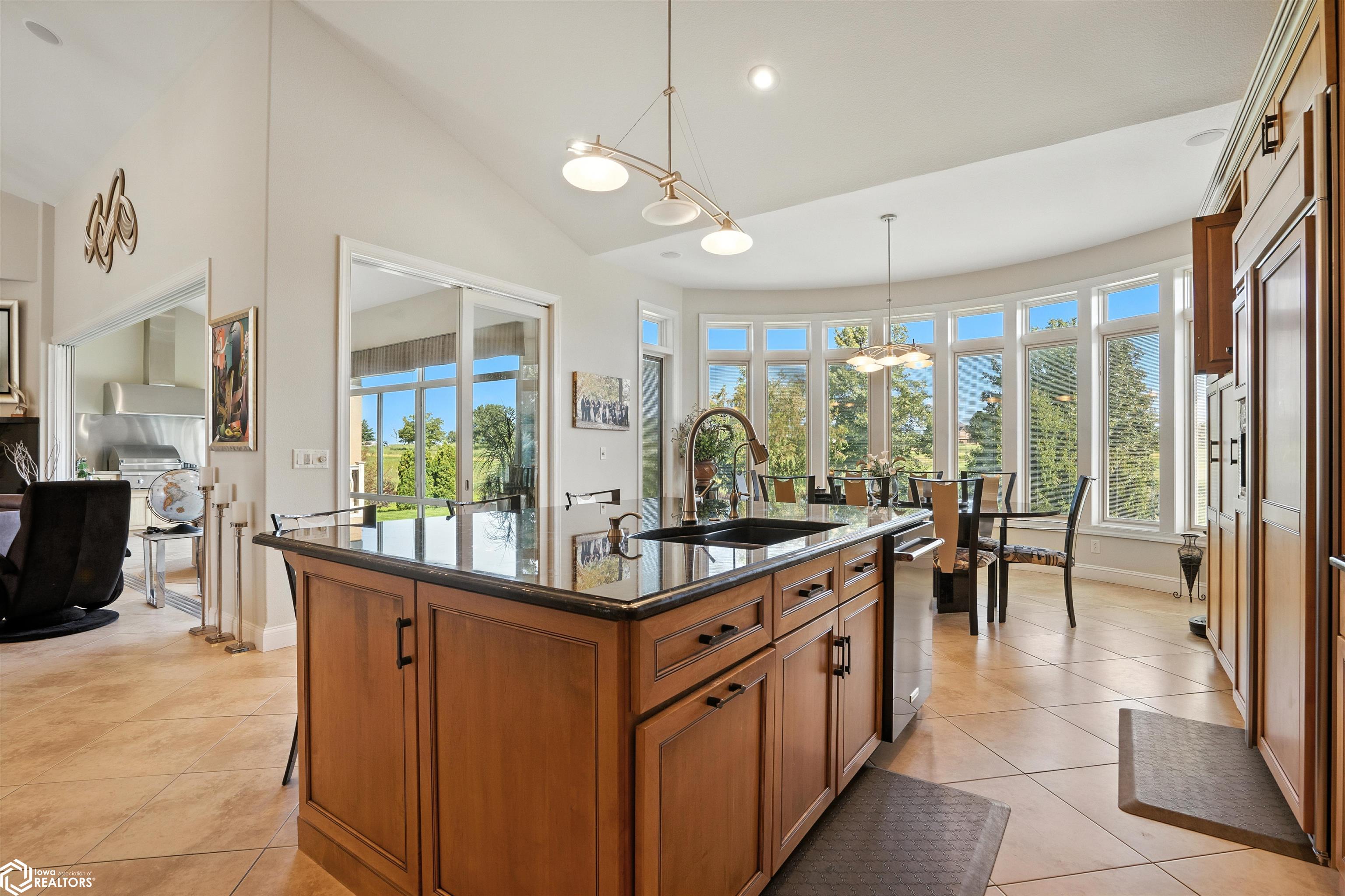 Burlington, Iowa, 52601, United States, 4 Bedrooms Bedrooms, ,5 BathroomsBathrooms,Residential,For Sale,1975547