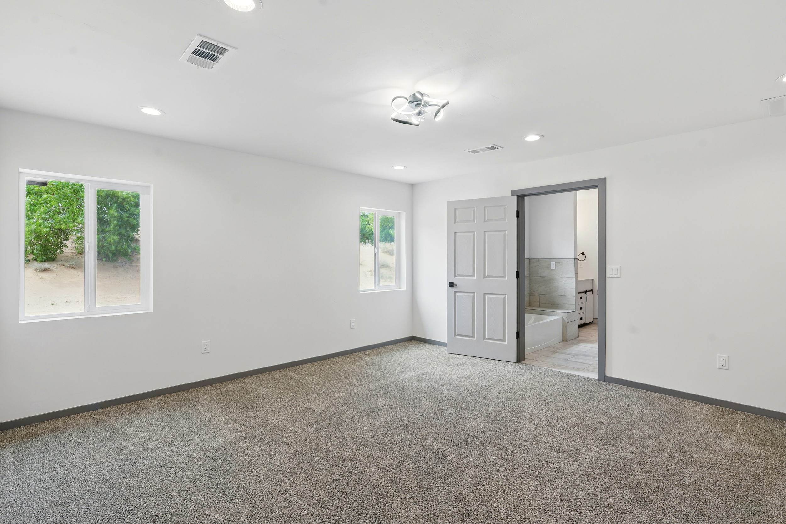 Los Lunas, New Mexico, 87031, United States, 4 Bedrooms Bedrooms, ,2 BathroomsBathrooms,Residential,For Sale,1943131