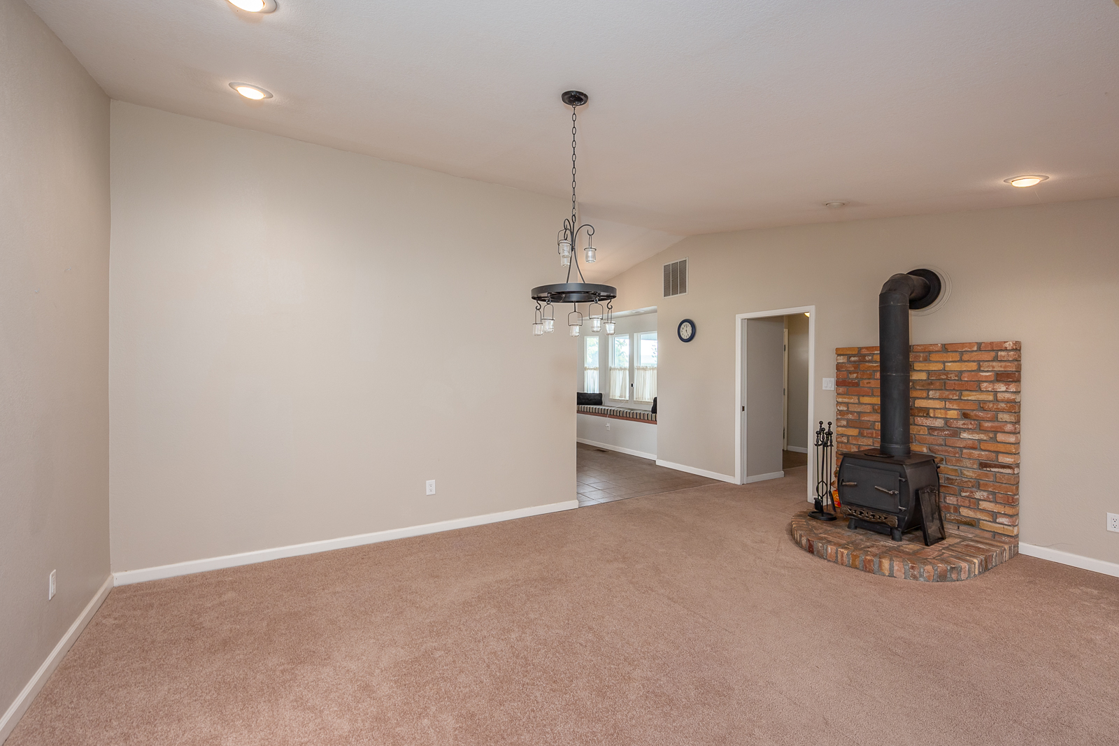 Moses Lake, Washington, 98837, United States, 3 Bedrooms Bedrooms, ,2 BathroomsBathrooms,Residential,For Sale,1915688