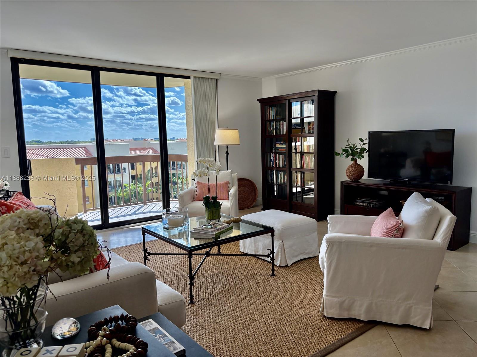 Coral Gables, Florida, 33134, United States, 2 Bedrooms Bedrooms, ,3 BathroomsBathrooms,Residential,For Sale,1987506