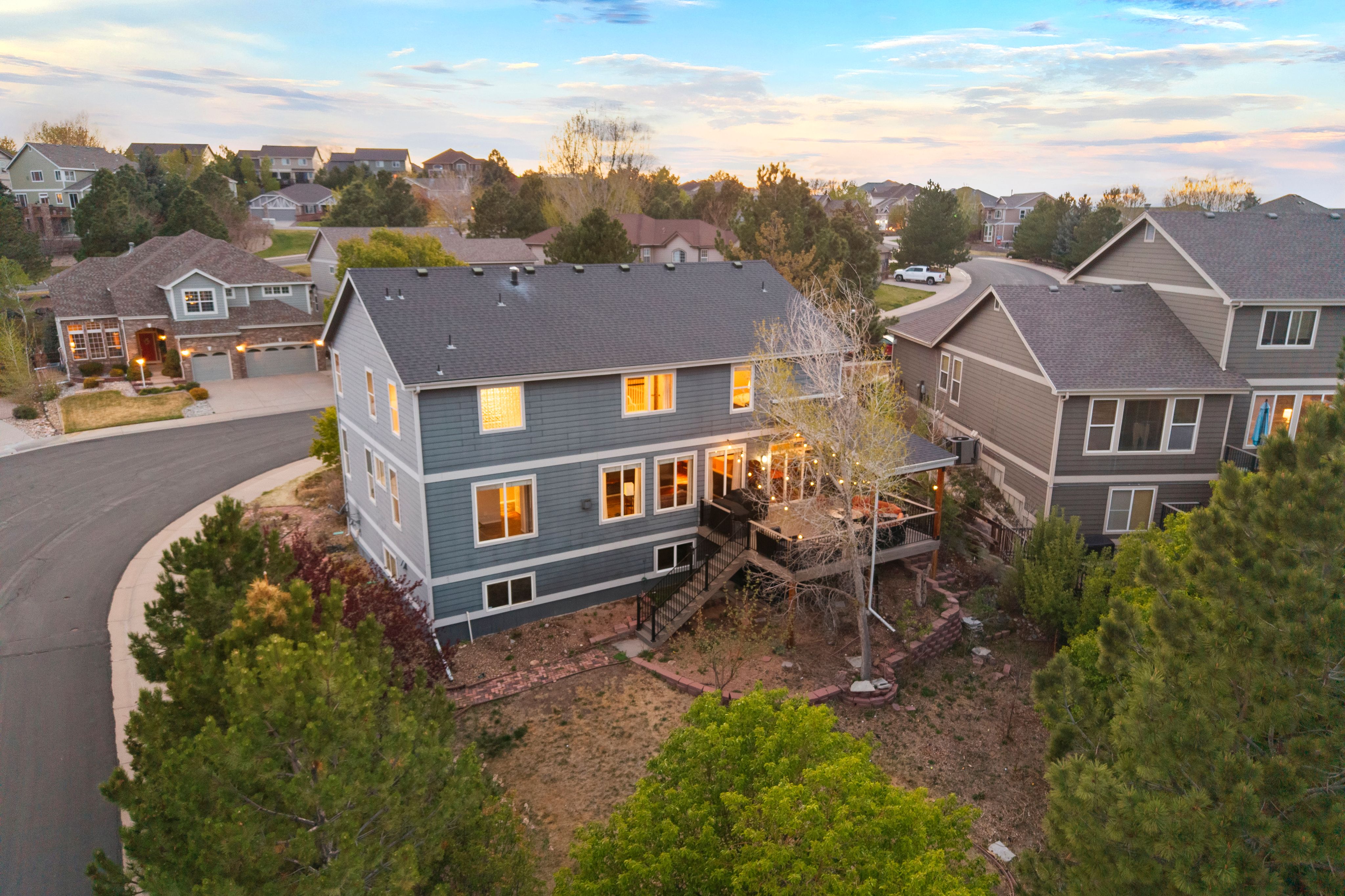  Situated on a desirable corner lot in the sought-after Red Hawk community - 物件實景