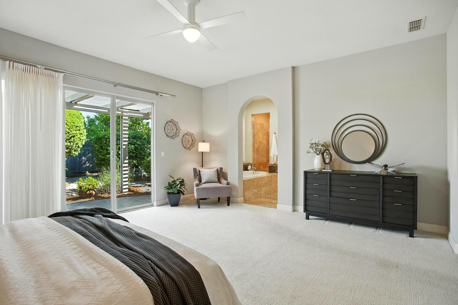 Roseville, California, 95661, United States, 4 Bedrooms Bedrooms, ,3 BathroomsBathrooms,Residential,For Sale,1934690