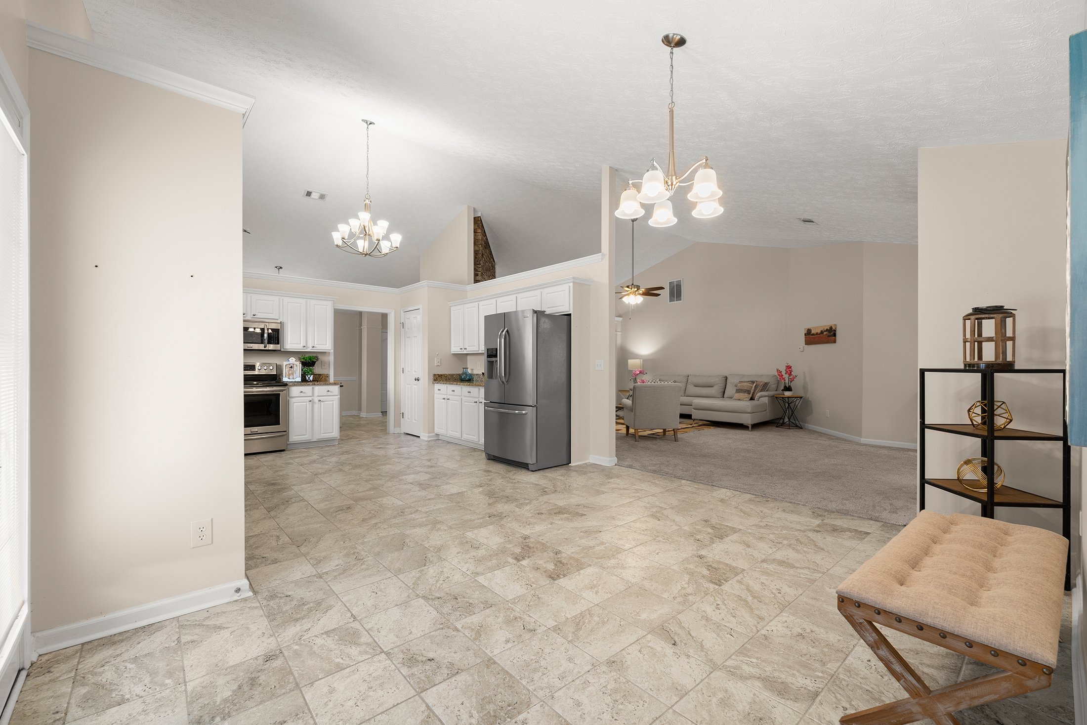  Immaculately Maintained, Brick-Front, Step-Less Ranch Home - 物件實景
