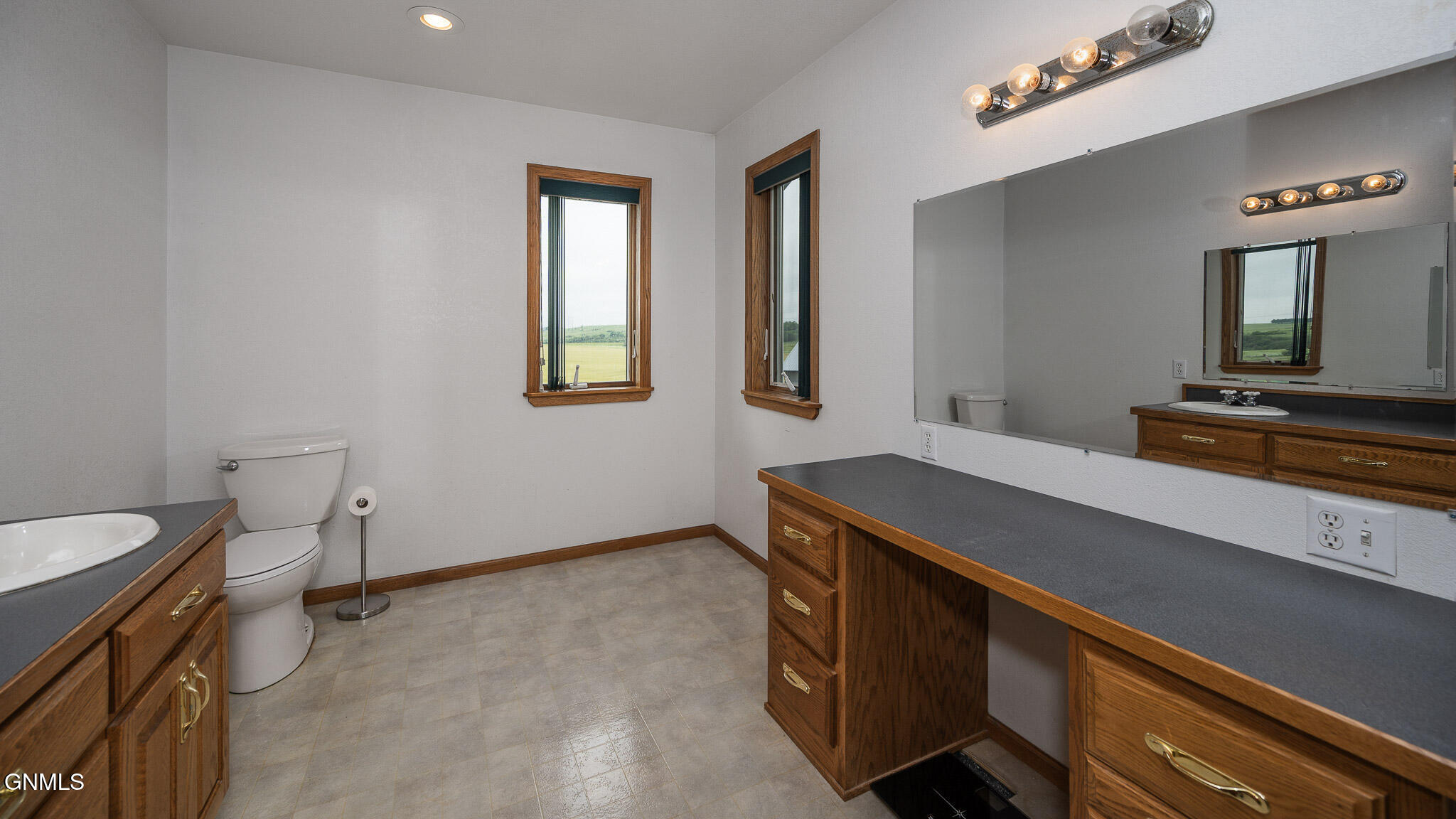 Center, North Dakota, 58530, United States, 4 Bedrooms Bedrooms, ,3 BathroomsBathrooms,Residential,For Sale,1982798