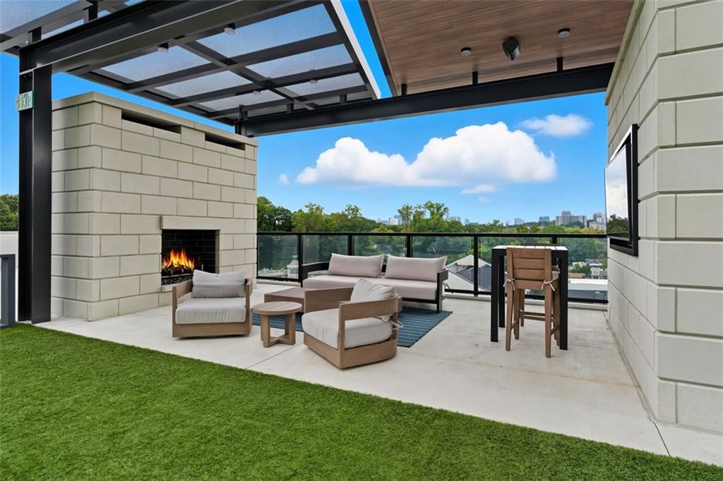 Atlanta, Georgia, 30305, United States, 2 Bedrooms Bedrooms, ,3 BathroomsBathrooms,Residential,For Sale,1979191