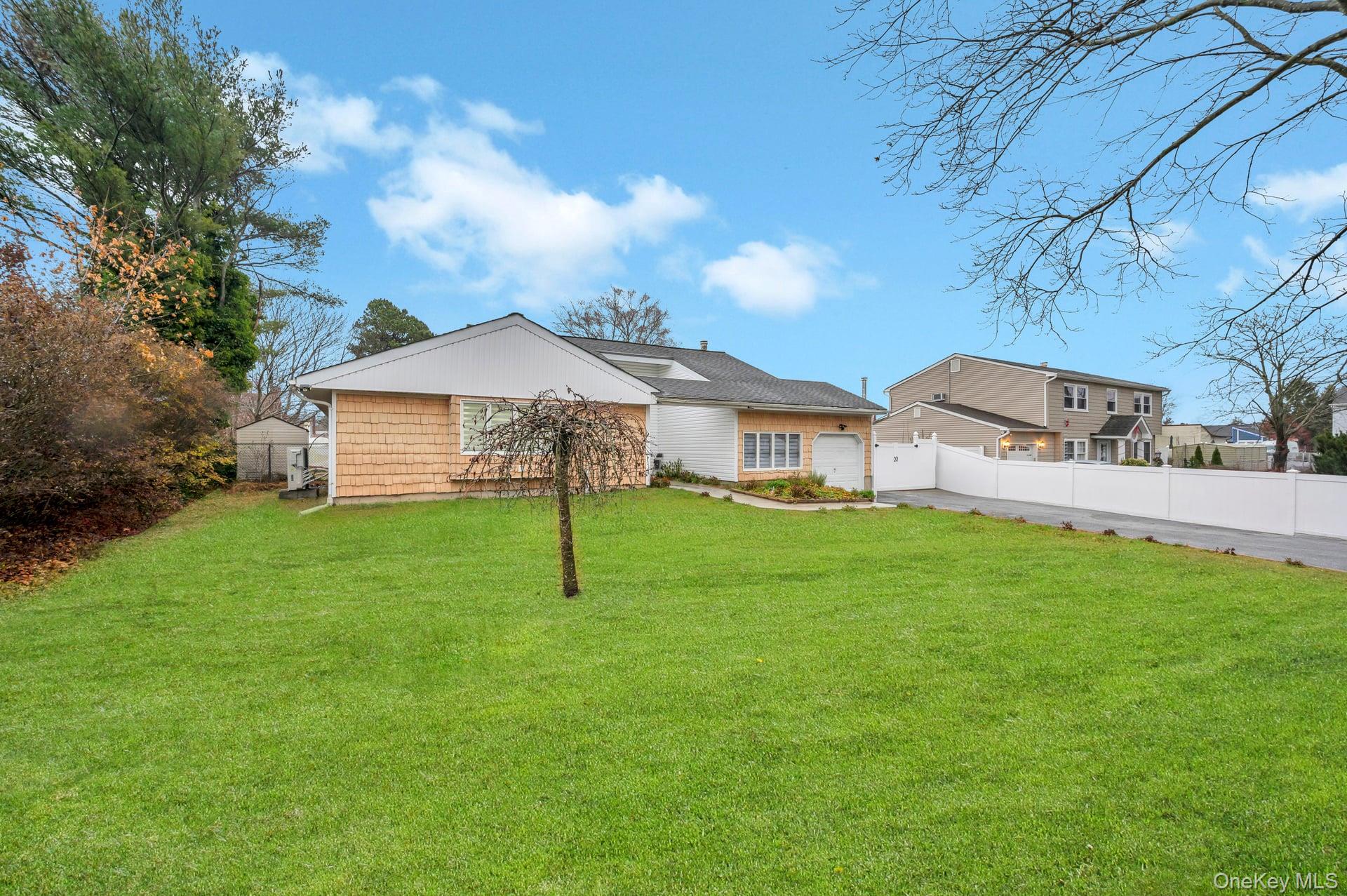 Bellport, New York, 11713, United States, 4 Bedrooms Bedrooms, ,2 BathroomsBathrooms,Residential,For Sale,2002038