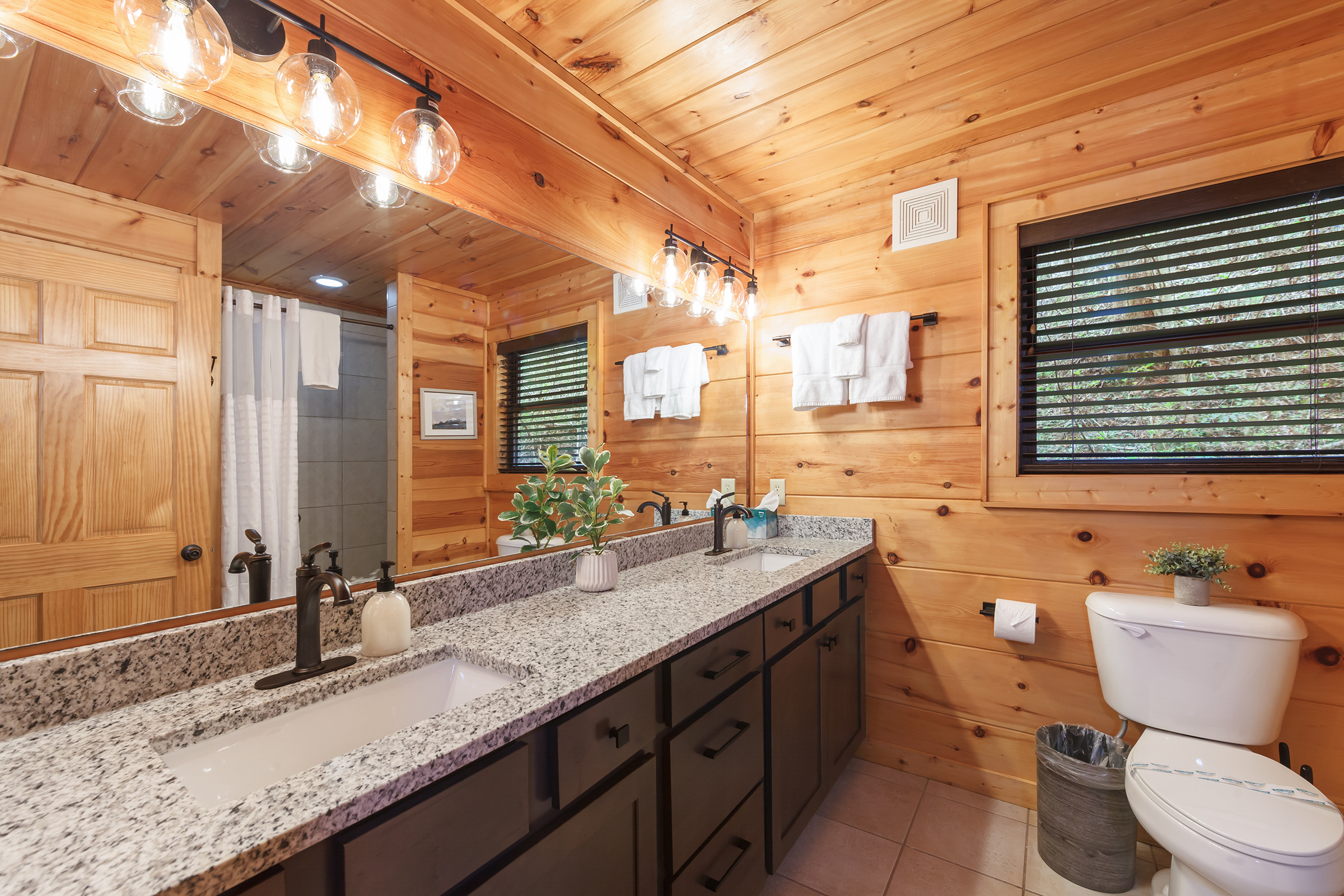 Sevierville, Tennessee, 37862, United States, 1 Bedroom Bedrooms, ,2 BathroomsBathrooms,Residential,For Sale,1979555