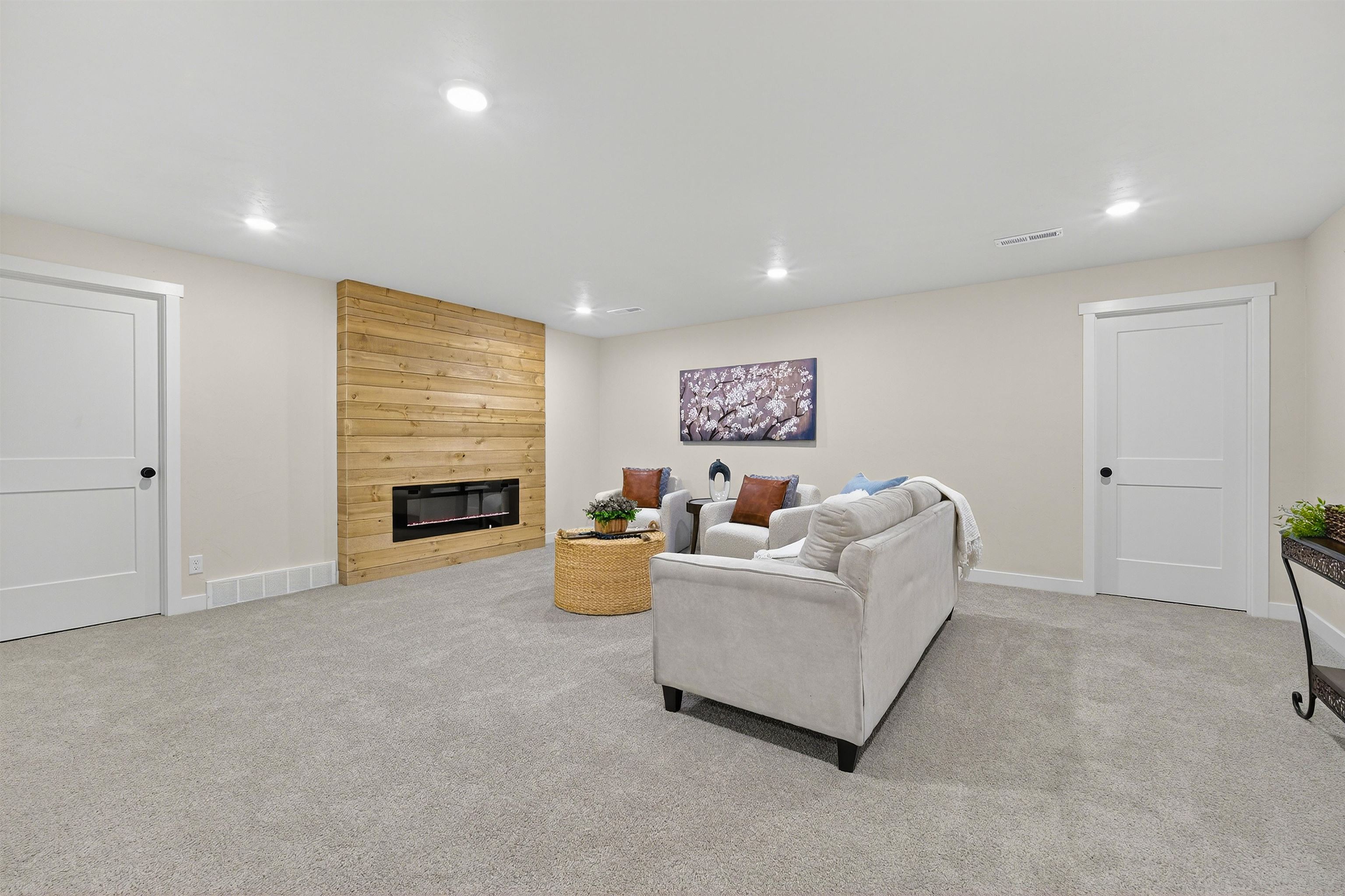 MENASHA, Wisconsin, 54952, United States, 4 Bedrooms Bedrooms, ,3 BathroomsBathrooms,Residential,For Sale,1996198