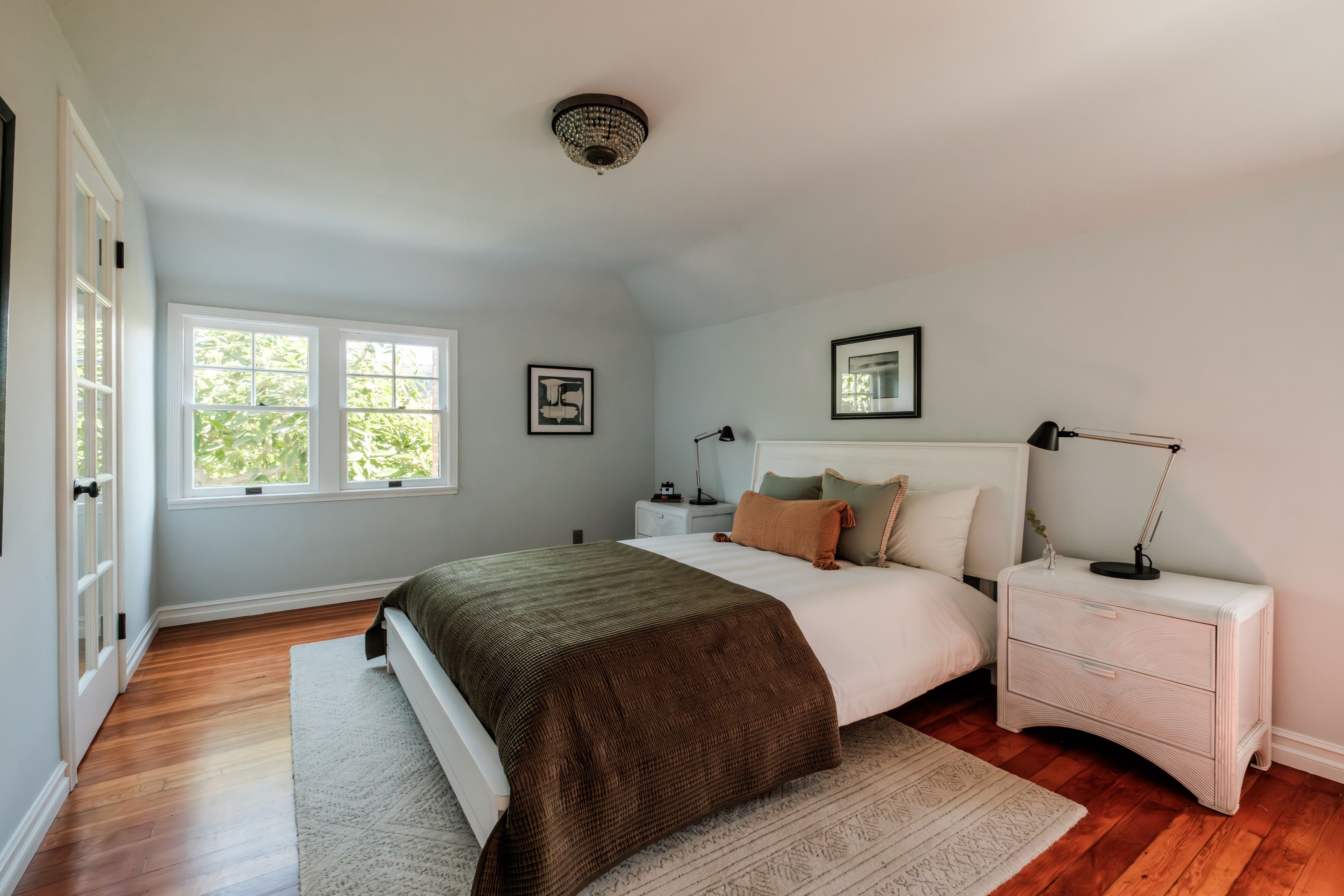  2200 South Hobart Boulevard - 物件實景