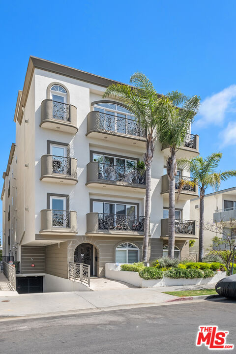 Los Angeles, California, 90049, United States, 3 Bedrooms Bedrooms, ,3 BathroomsBathrooms,Residential,For Sale,1876158