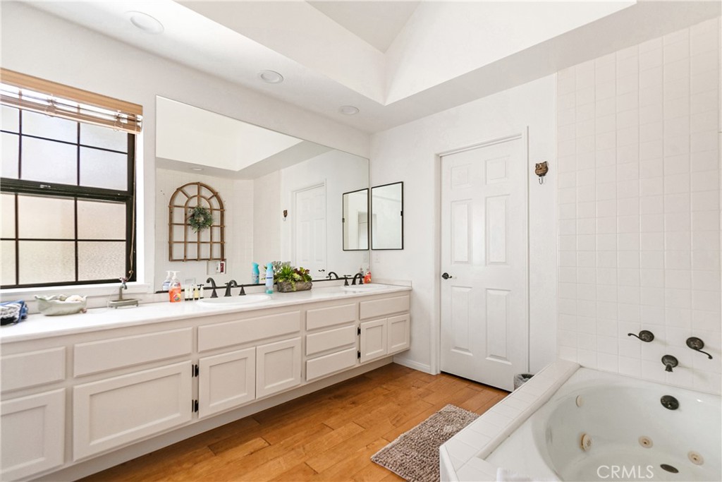 Lake Arrowhead, California, 92352, United States, 3 Bedrooms Bedrooms, ,3 BathroomsBathrooms,Residential,For Sale,1950865
