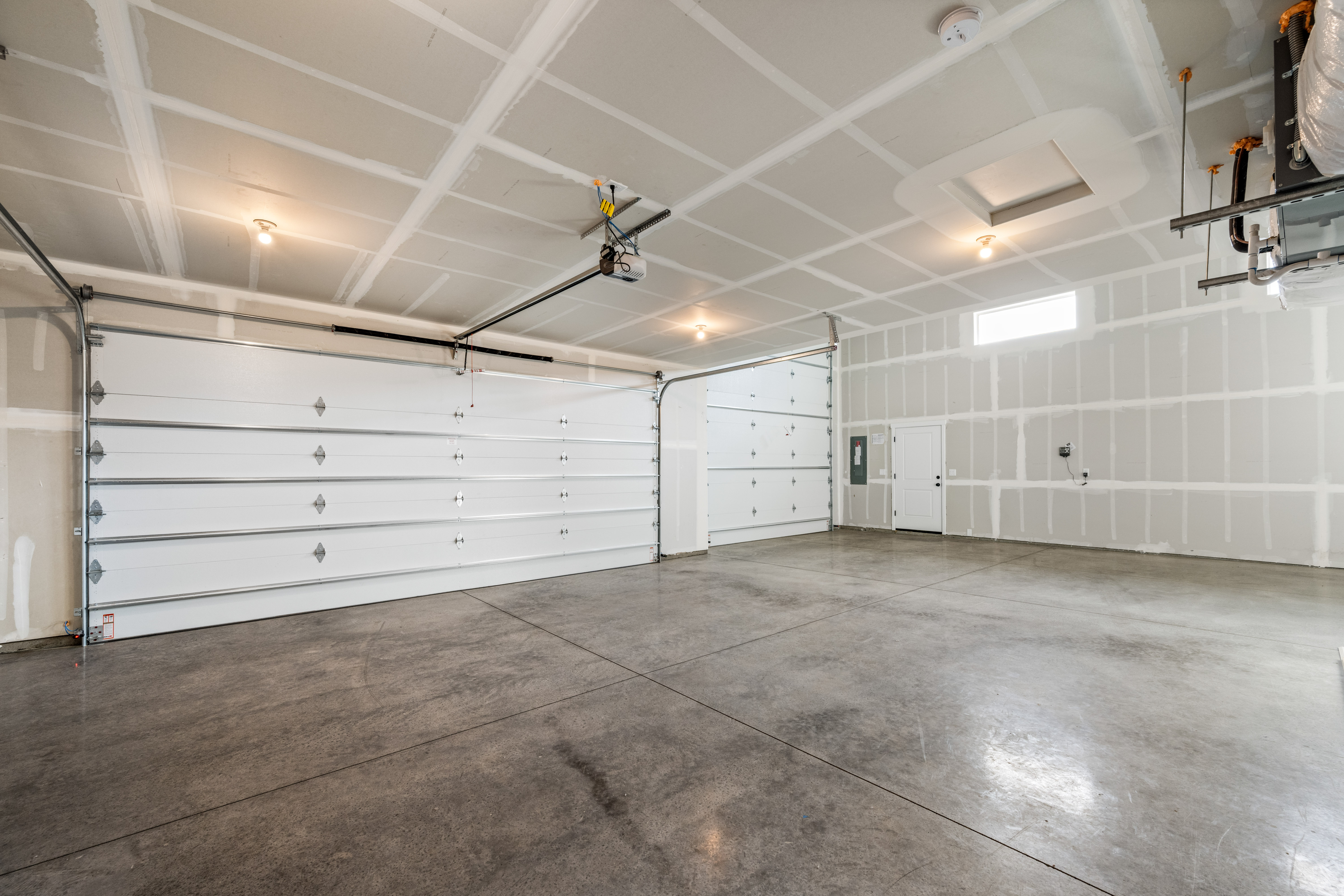  4 Beds, RV Garage & Large Pantry - 物件實景