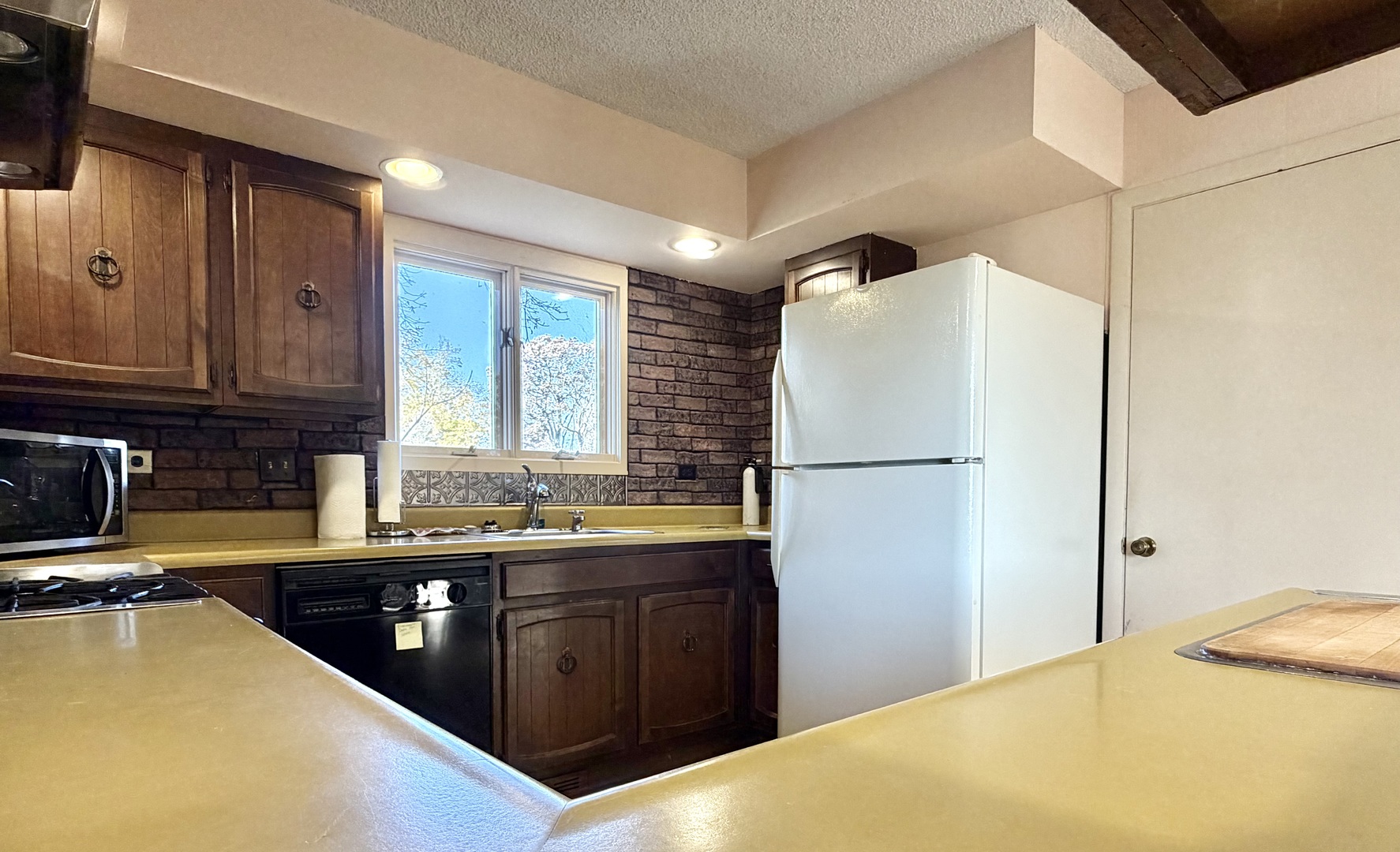 Sycamore, Illinois, 60178, United States, 4 Bedrooms Bedrooms, ,3 BathroomsBathrooms,Residential,For Sale,1988163