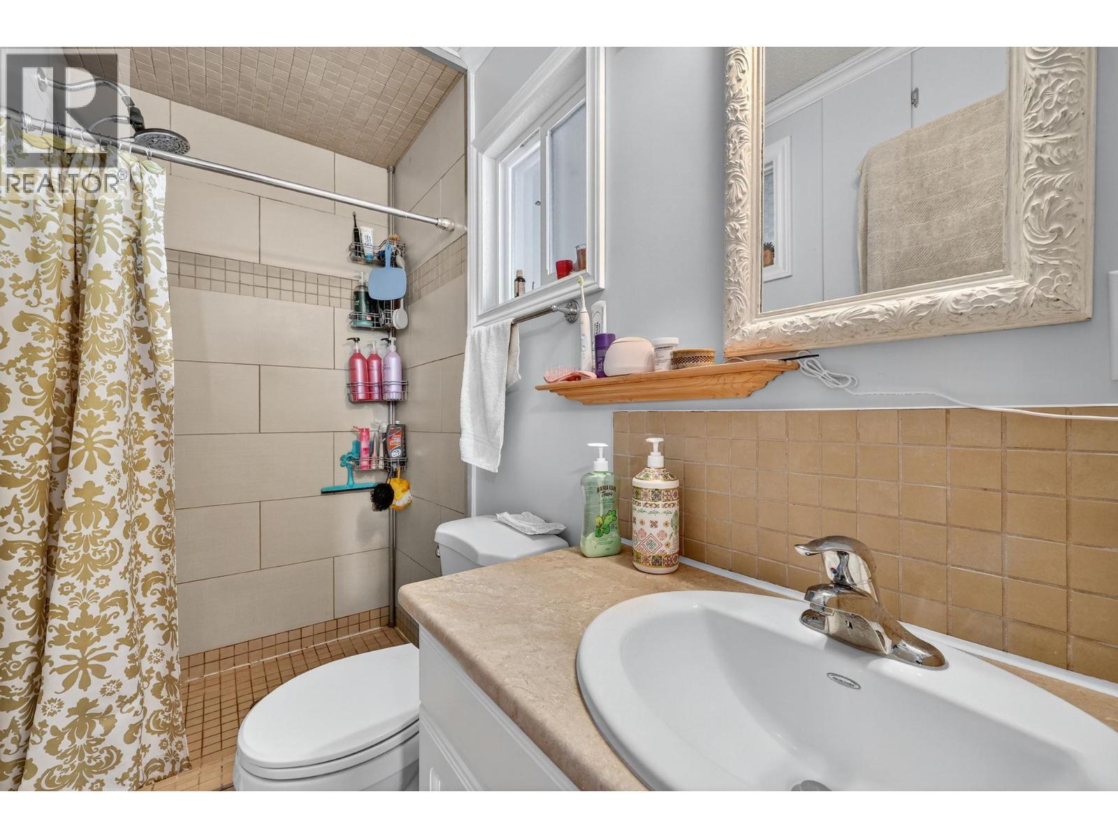 KELOWNA, British Columbia, V1X 1C4, CA, 5 Bedrooms Bedrooms, ,3 BathroomsBathrooms,Residential,For Sale,1948235