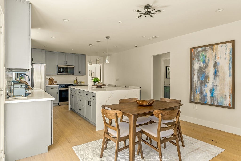 Los Angeles, California, 90018, United States, 3 Bedrooms Bedrooms, ,2 BathroomsBathrooms,Residential,For Sale,1905808