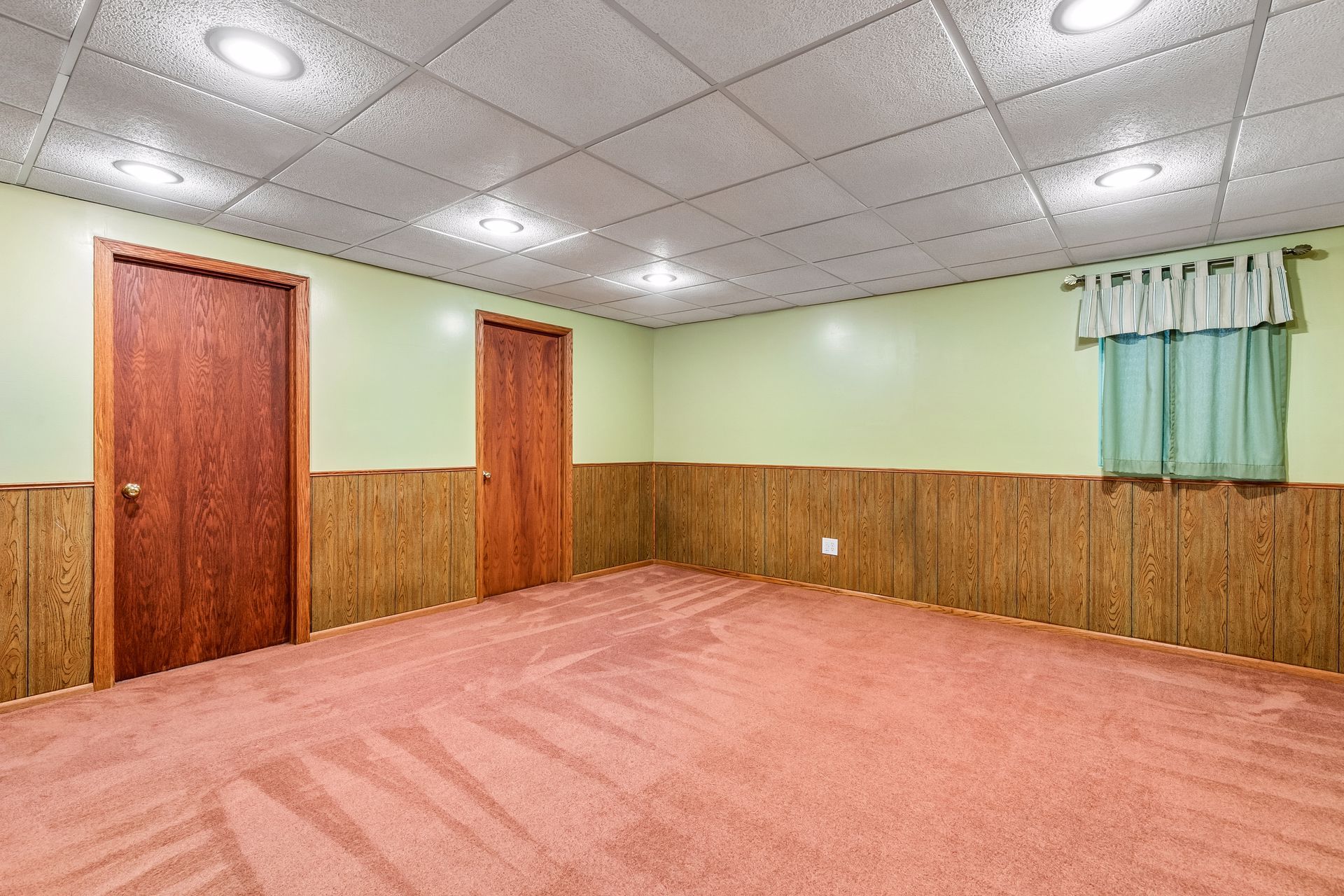  Cul-de-Sac Living with Over an Acre of Land - 物件實景