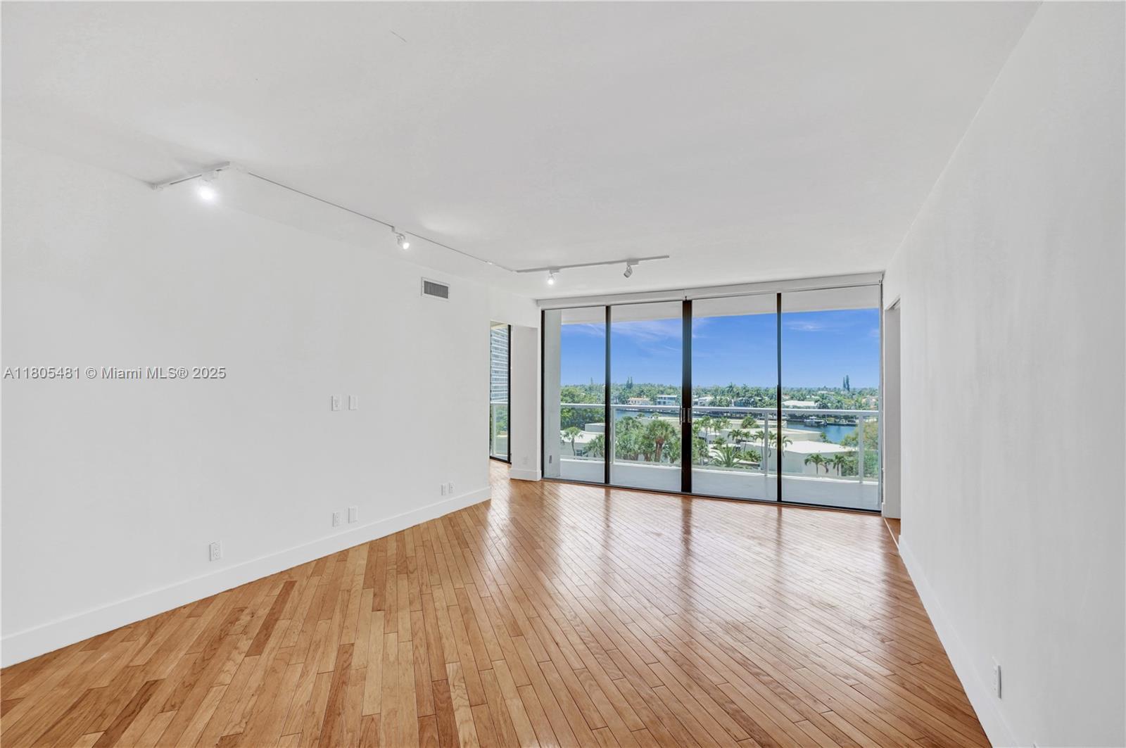 Aventura, Florida, 33180, United States, 2 Bedrooms Bedrooms, ,2 BathroomsBathrooms,Residential,For Sale,1827692