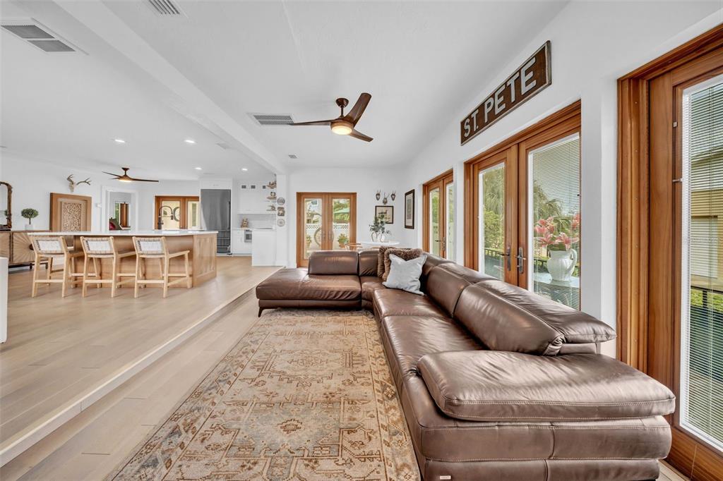 St Petersburg, Florida, 33704, United States, 2 Bedrooms Bedrooms, ,2 BathroomsBathrooms,Residential,For Sale,1897453