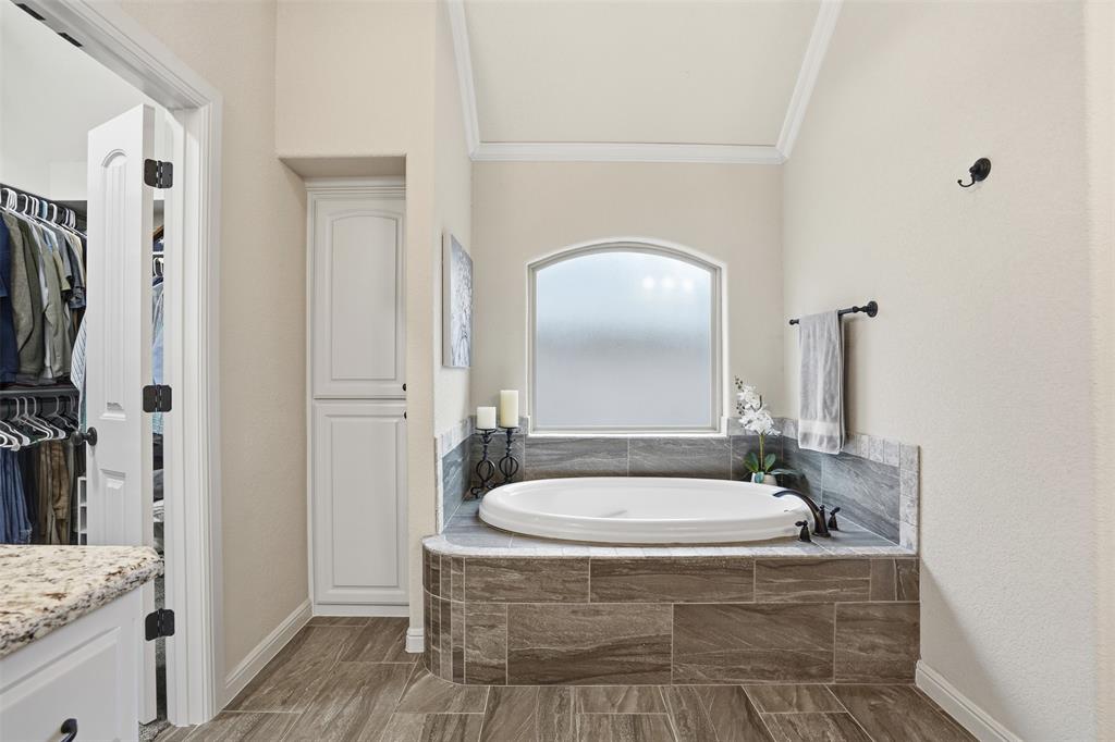 Granbury, Texas, 76048, United States, 4 Bedrooms Bedrooms, ,3 BathroomsBathrooms,Residential,For Sale,2001817