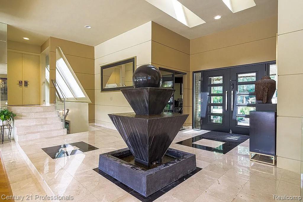 OrchardLake, Michigan, 48323, United States, 5 Bedrooms Bedrooms, ,5 BathroomsBathrooms,Residential,For Sale,1980200