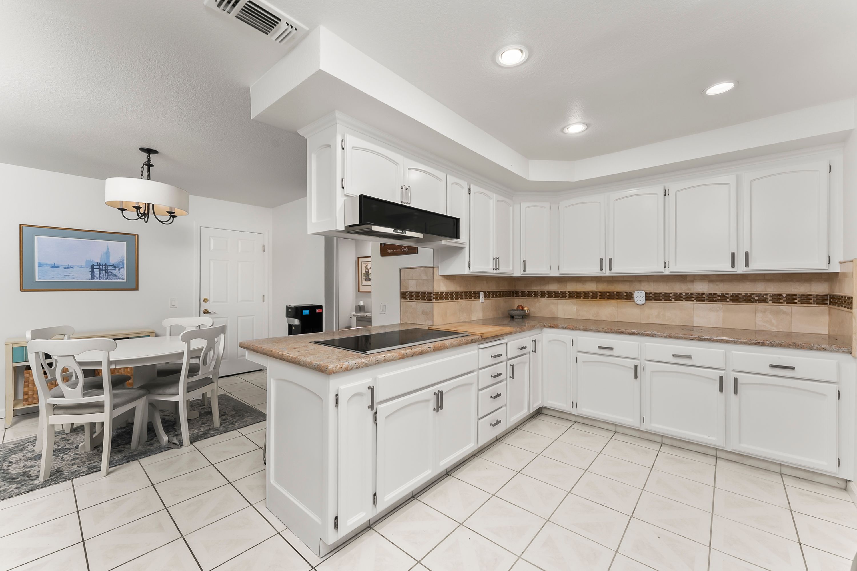  2230 Hillcrest Way, Carmichael, CA 95608 - 物件實景