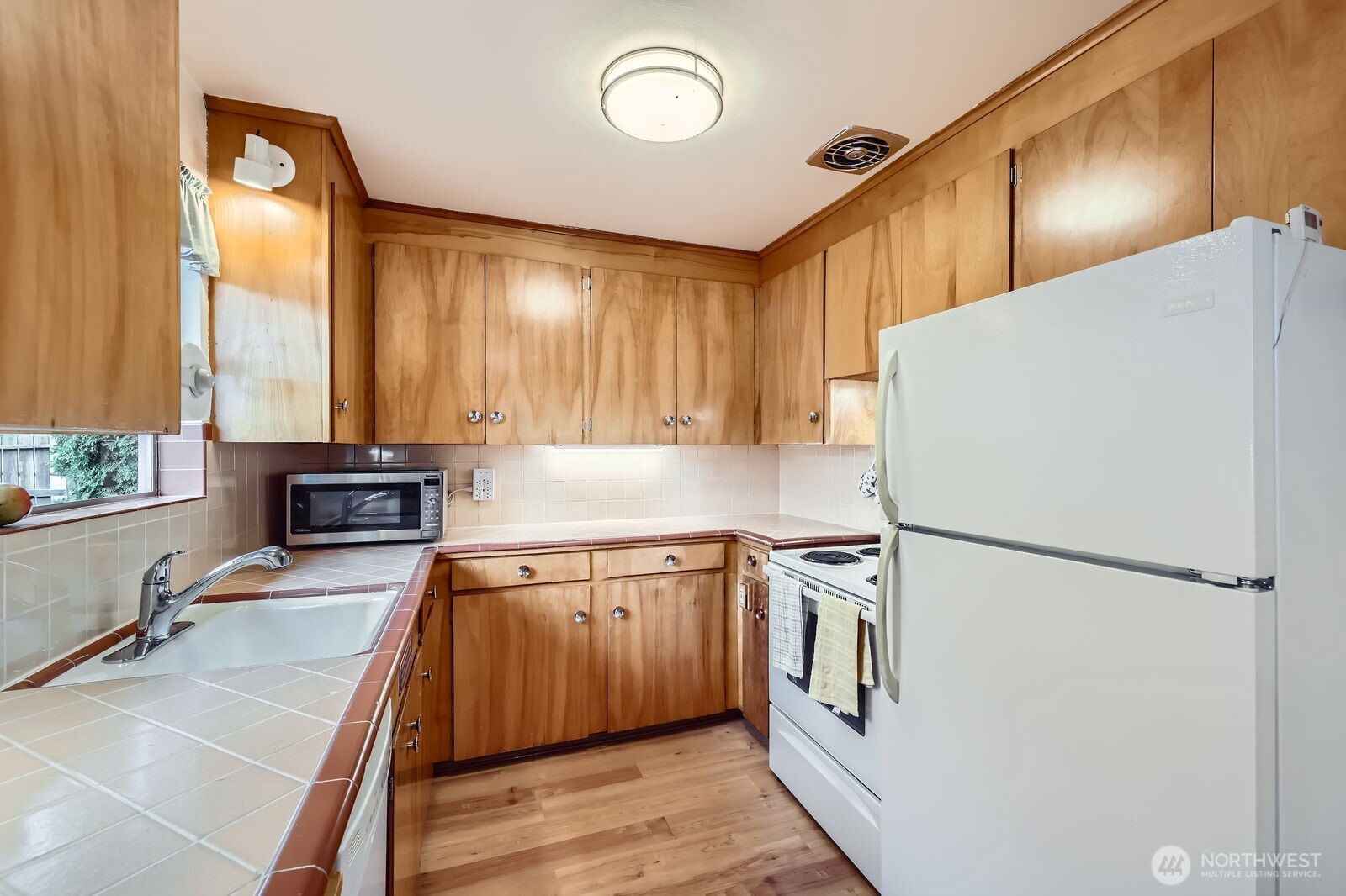 Seattle, Washington, 98125, United States, ,Residential,For Sale,1928074
