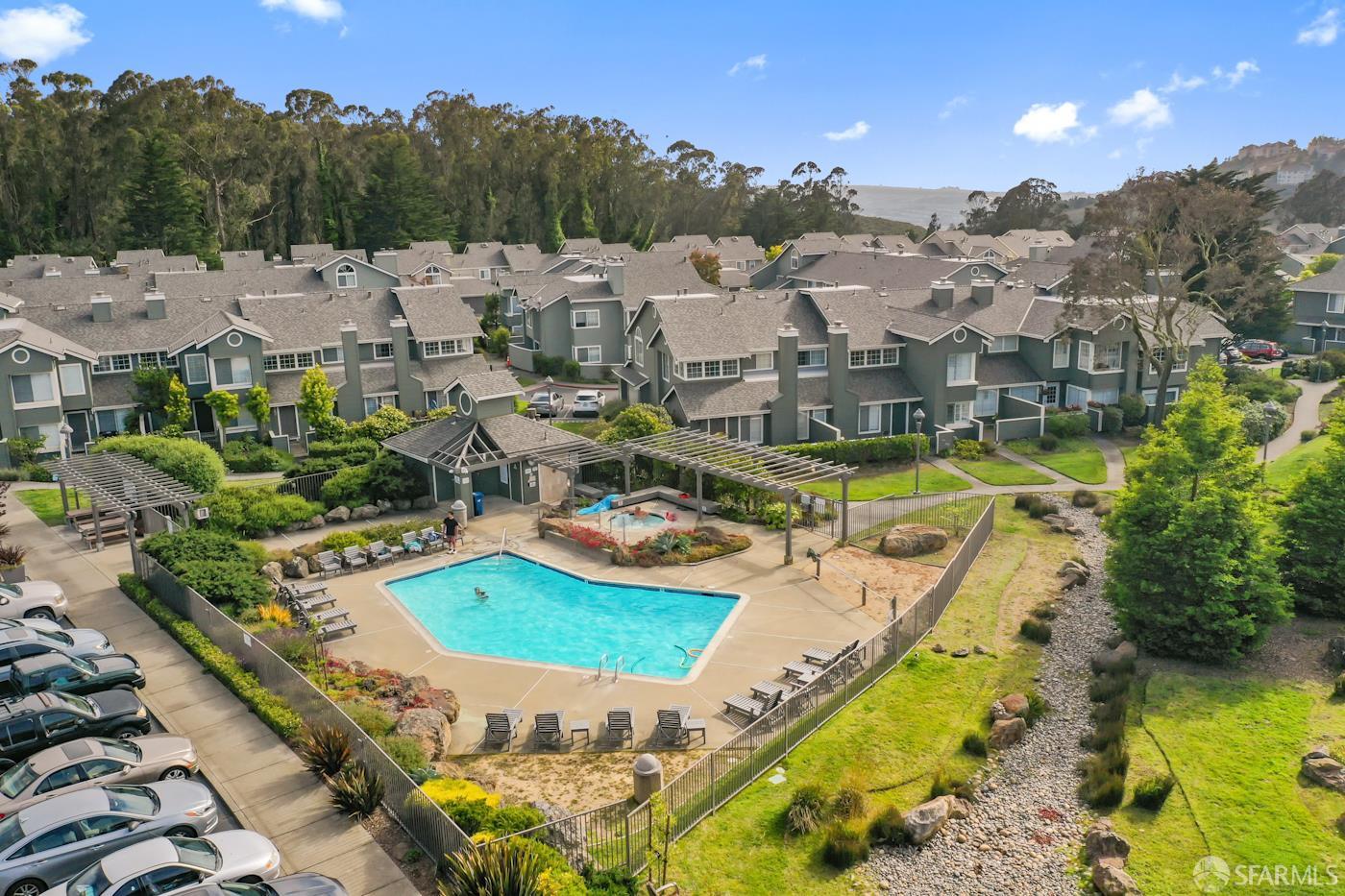 Daly City, California, 94014, United States, 2 Bedrooms Bedrooms, ,3 BathroomsBathrooms,Residential,For Sale,1938525