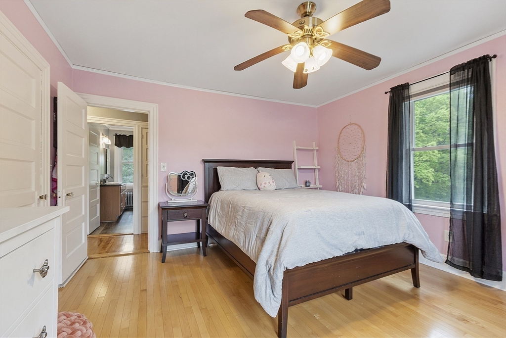 Lunenburg, Massachusetts, 01462, United States, 4 Bedrooms Bedrooms, ,2 BathroomsBathrooms,Residential,For Sale,1875910