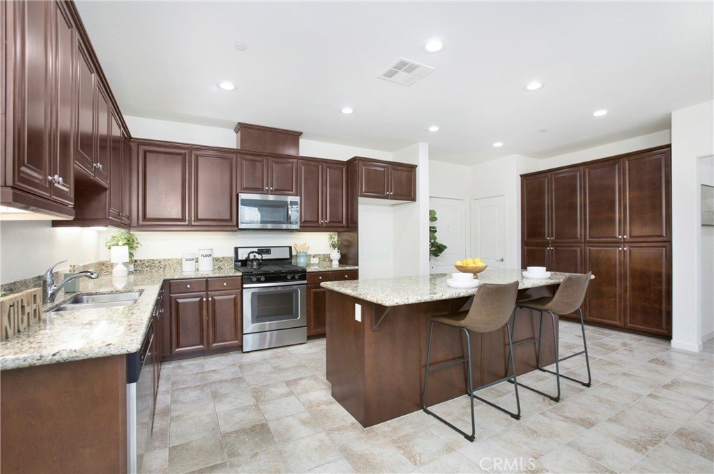 Brea, California, 92823, United States, 2 Bedrooms Bedrooms, ,2 BathroomsBathrooms,Residential,For Sale,1939924
