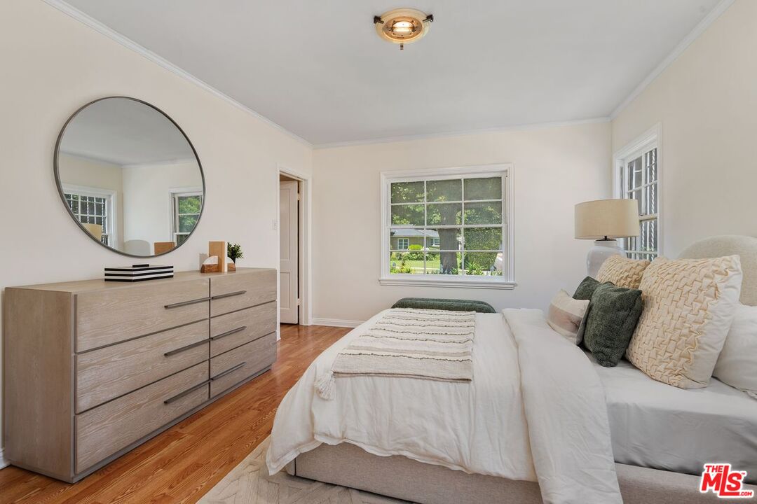 Los Angeles, California, 90049, United States, 3 Bedrooms Bedrooms, ,3 BathroomsBathrooms,Residential,For Sale,1902649