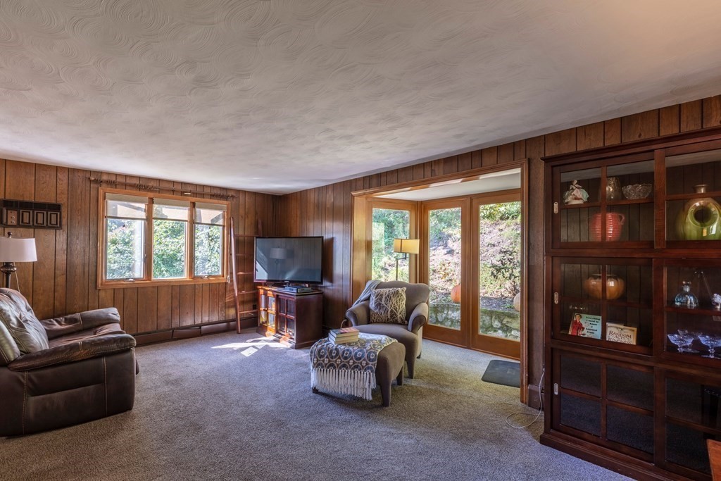 Waltham, Massachusetts, 02451, United States, 3 Bedrooms Bedrooms, ,2 BathroomsBathrooms,Residential,For Sale,1937304