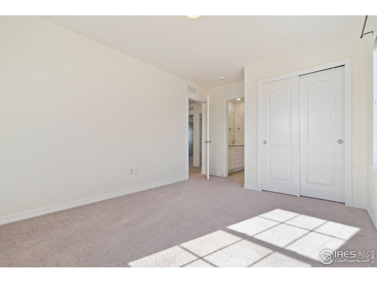 Thornton, Colorado, 80602, United States, 4 Bedrooms Bedrooms, ,4 BathroomsBathrooms,Residential,For Sale,1988981