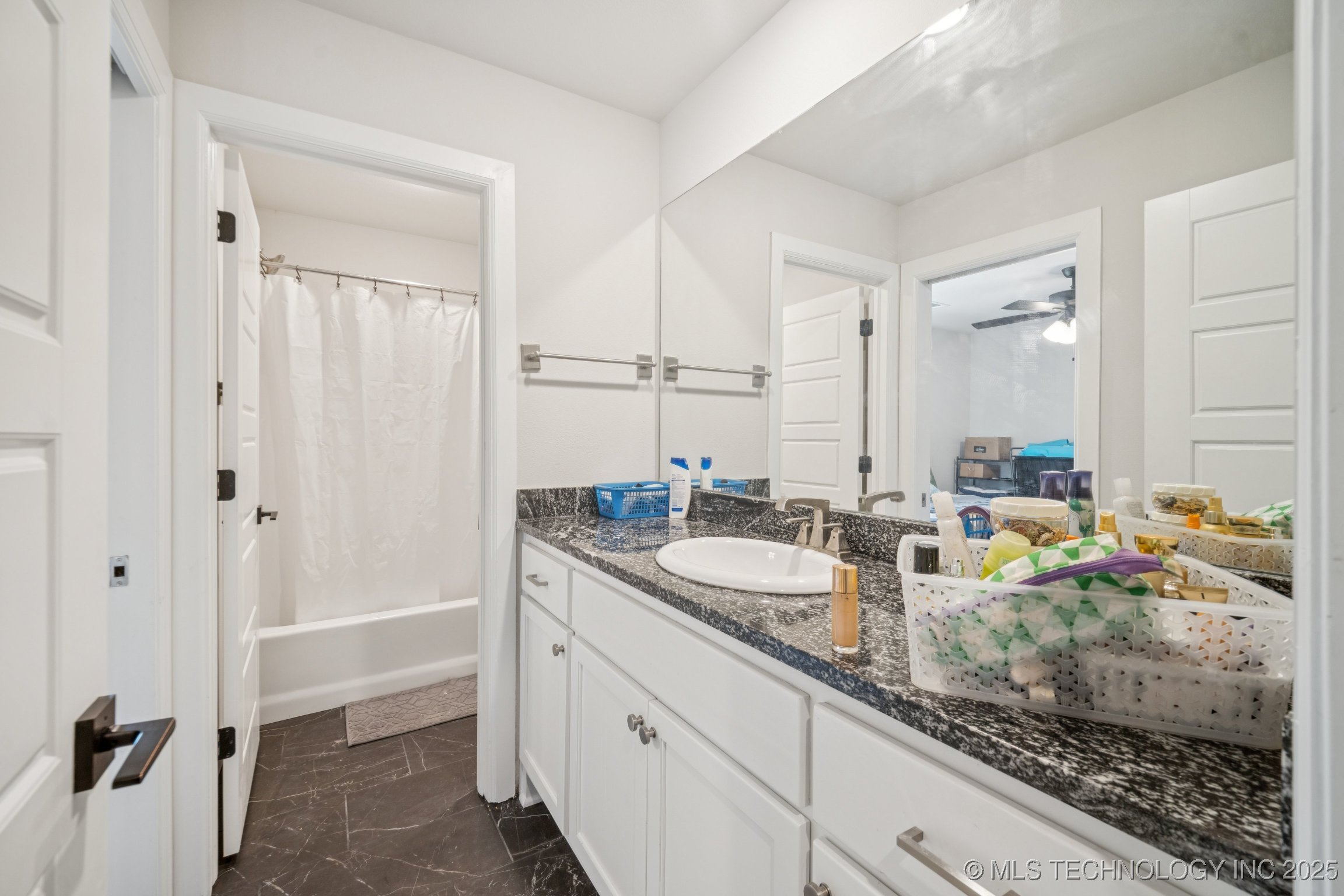 Broken Arrow, Oklahoma, 74011, United States, 5 Bedrooms Bedrooms, ,3 BathroomsBathrooms,Residential,For Sale,1898814