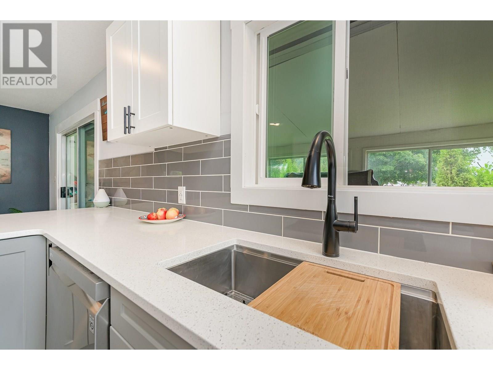 SICAMOUS, British Columbia, V0E 2V4, CA, 3 Bedrooms Bedrooms, ,2 BathroomsBathrooms,Residential,For Sale,1903862