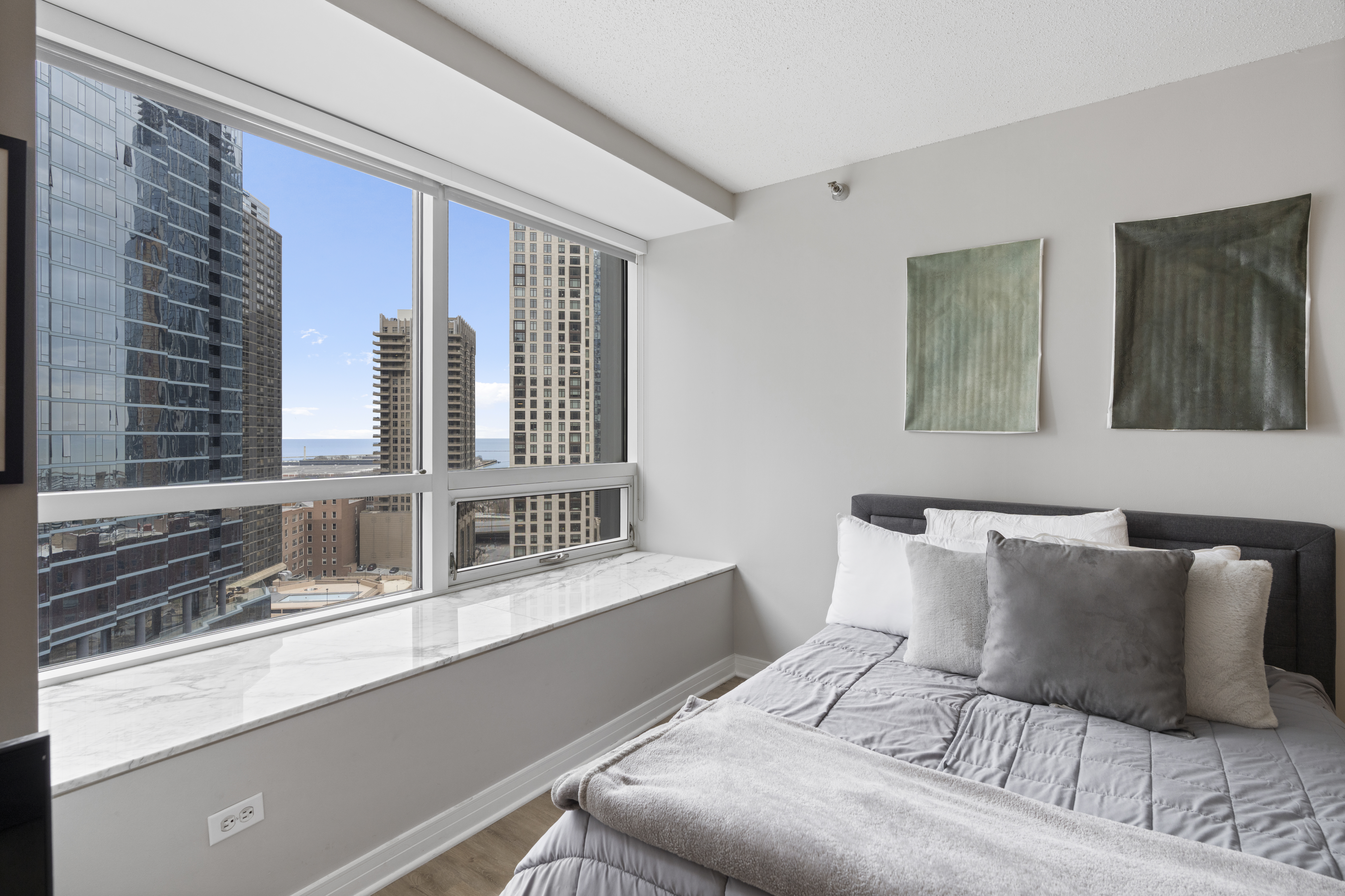  Great Large Studio with Northeast Views of Lake Michigan and Bennett Park - 物件實景