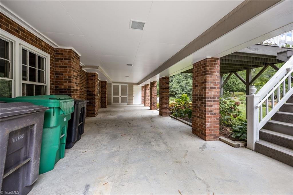 High Point, North Carolina, 27262, United States, 5 Bedrooms Bedrooms, ,4 BathroomsBathrooms,Residential,For Sale,1925566