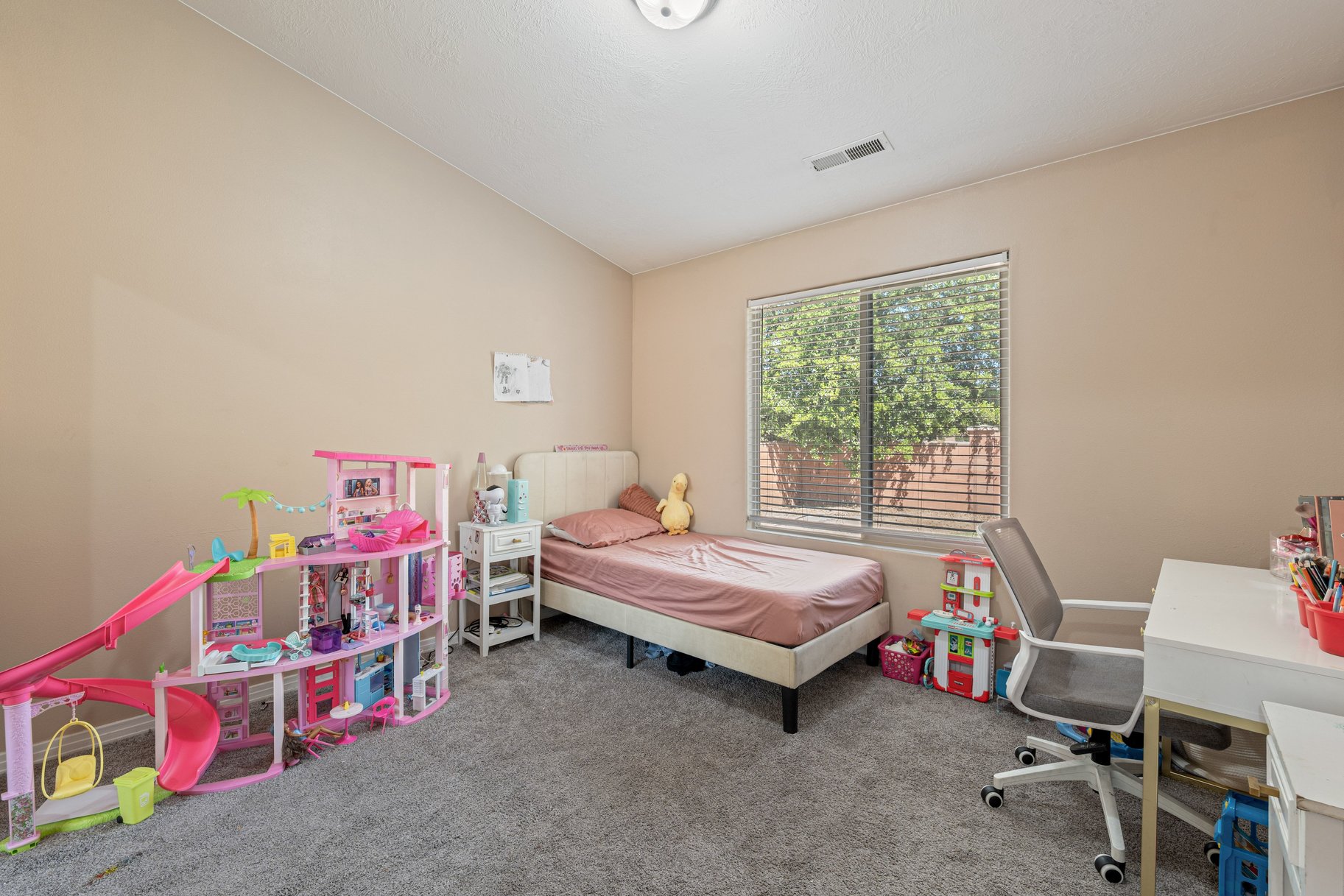  Smart, Single-Level Living with Newer HVAC & Included Appliances - 物件實景