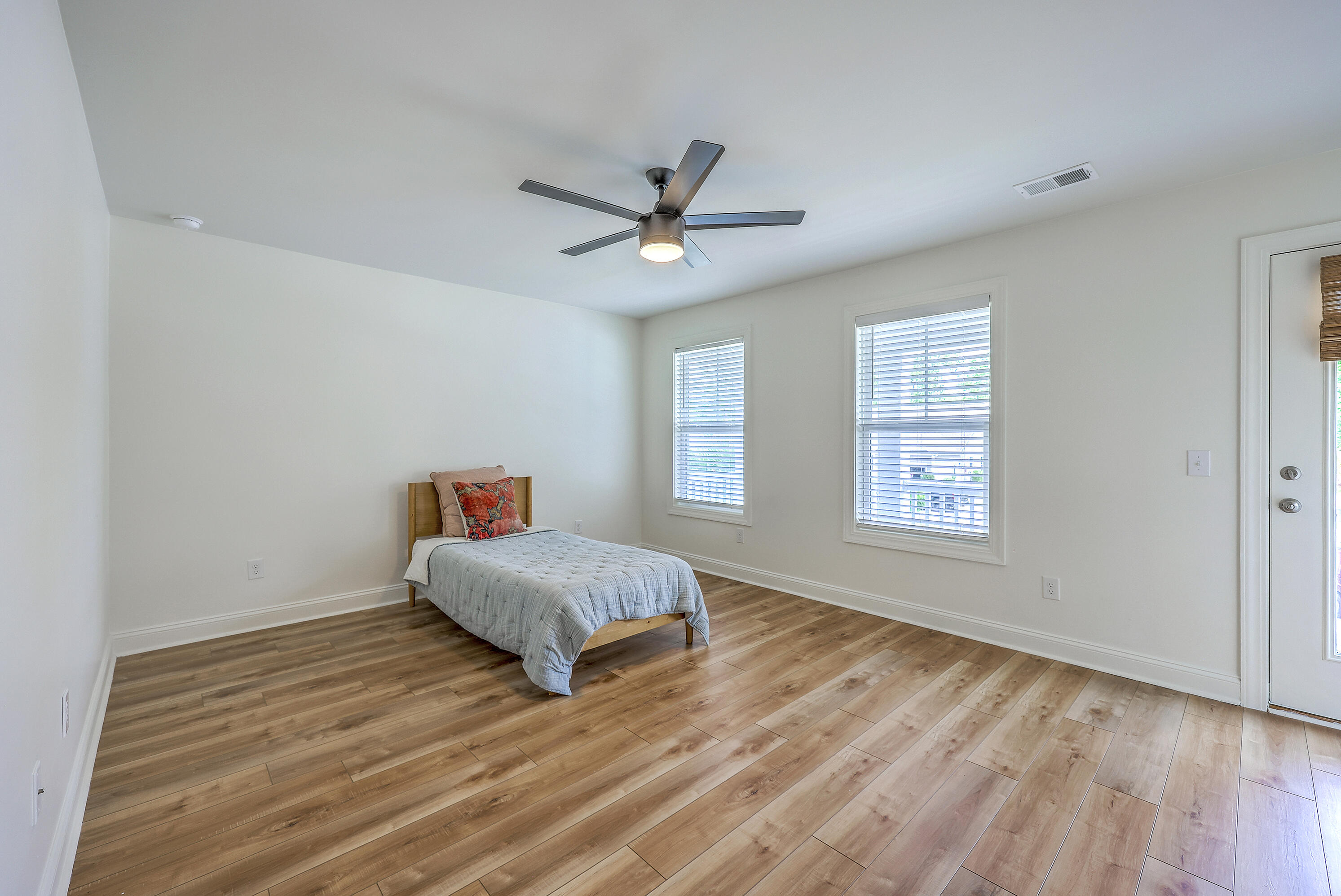 Summerville, South Carolina, 29483, United States, 4 Bedrooms Bedrooms, ,3 BathroomsBathrooms,Residential,For Sale,1928541