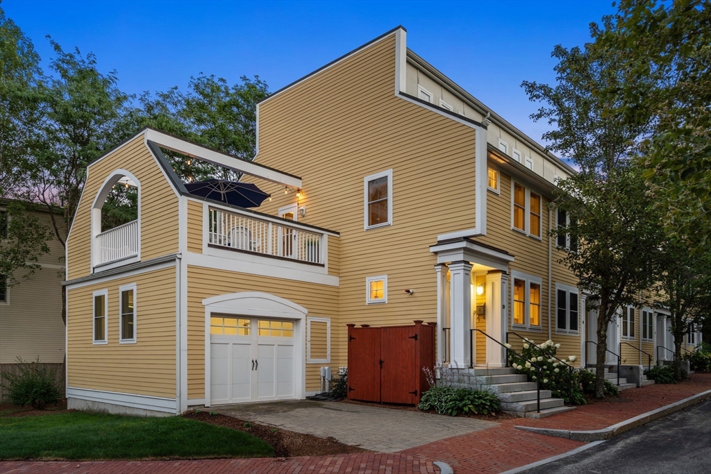 Newburyport, Massachusetts, 01950, United States, 3 Bedrooms Bedrooms, ,3 BathroomsBathrooms,Residential,For Sale,1918140