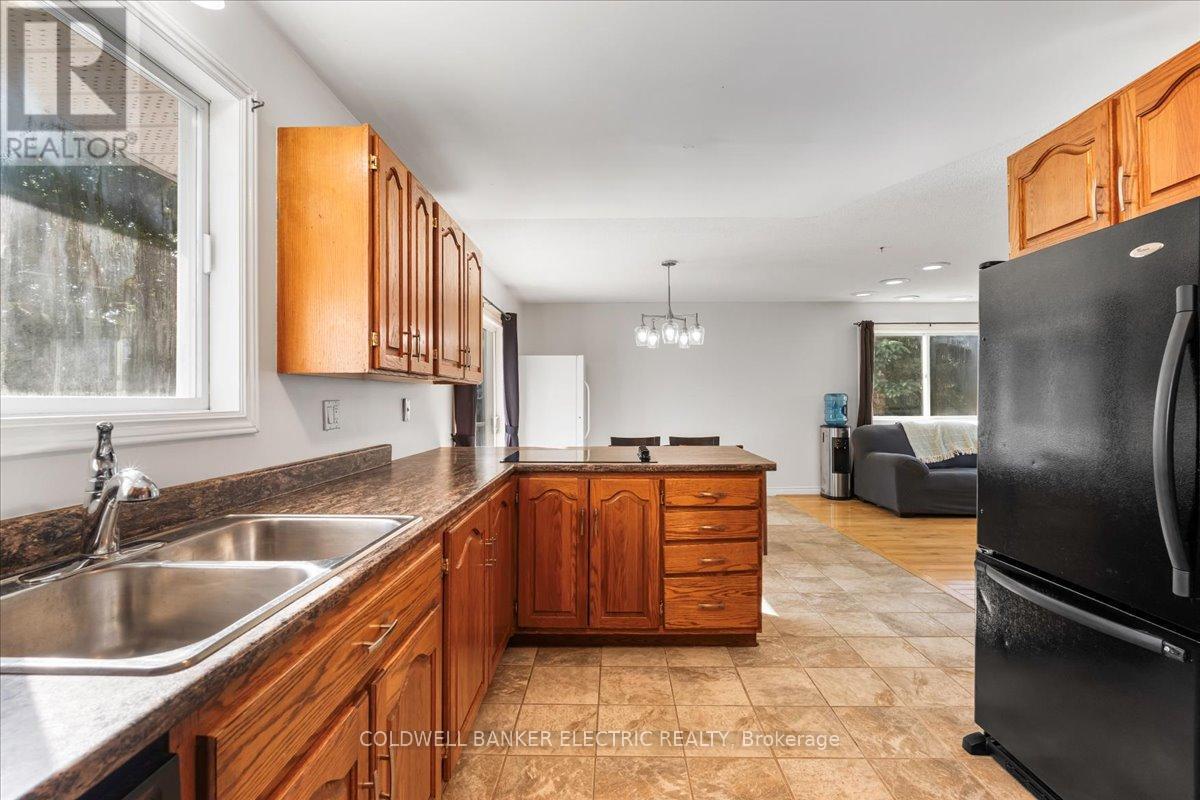 PRINCE EDWARD COUNTY (AMELIASBURG WARD), Ontario, K0K 1A0, CA, 5 Bedrooms Bedrooms, ,2 BathroomsBathrooms,Residential,For Sale,1867641